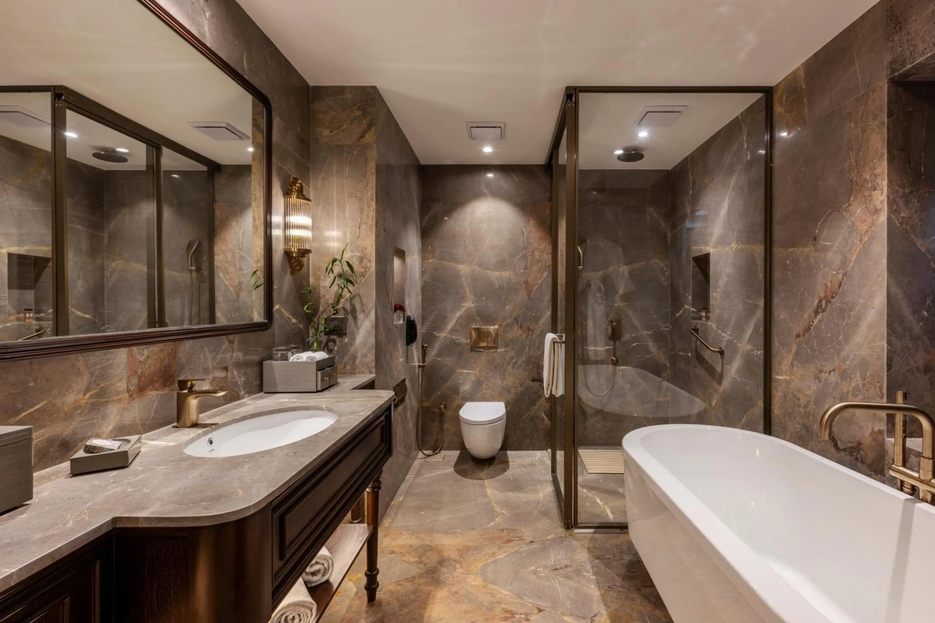 Shower in Fountain, Mahabaleshwar - IHCL SeleQtions