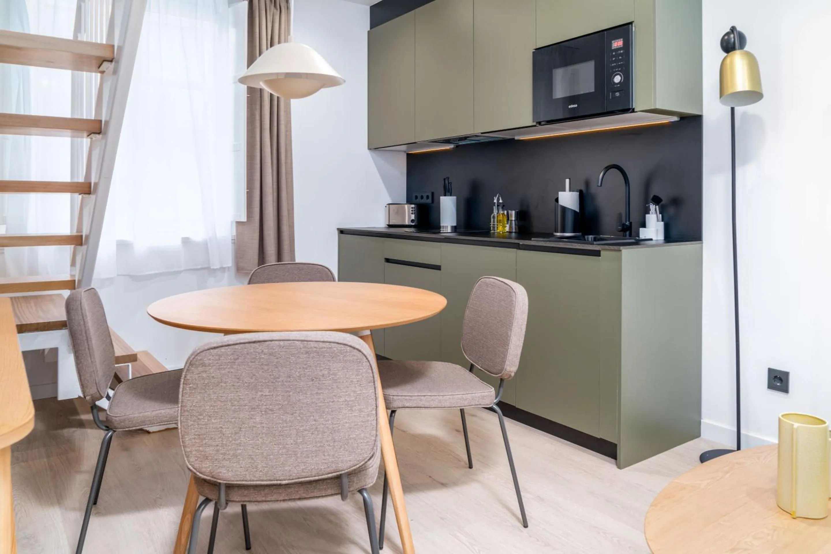 Kitchen or kitchenette in Limehome Santiago de Compostela
