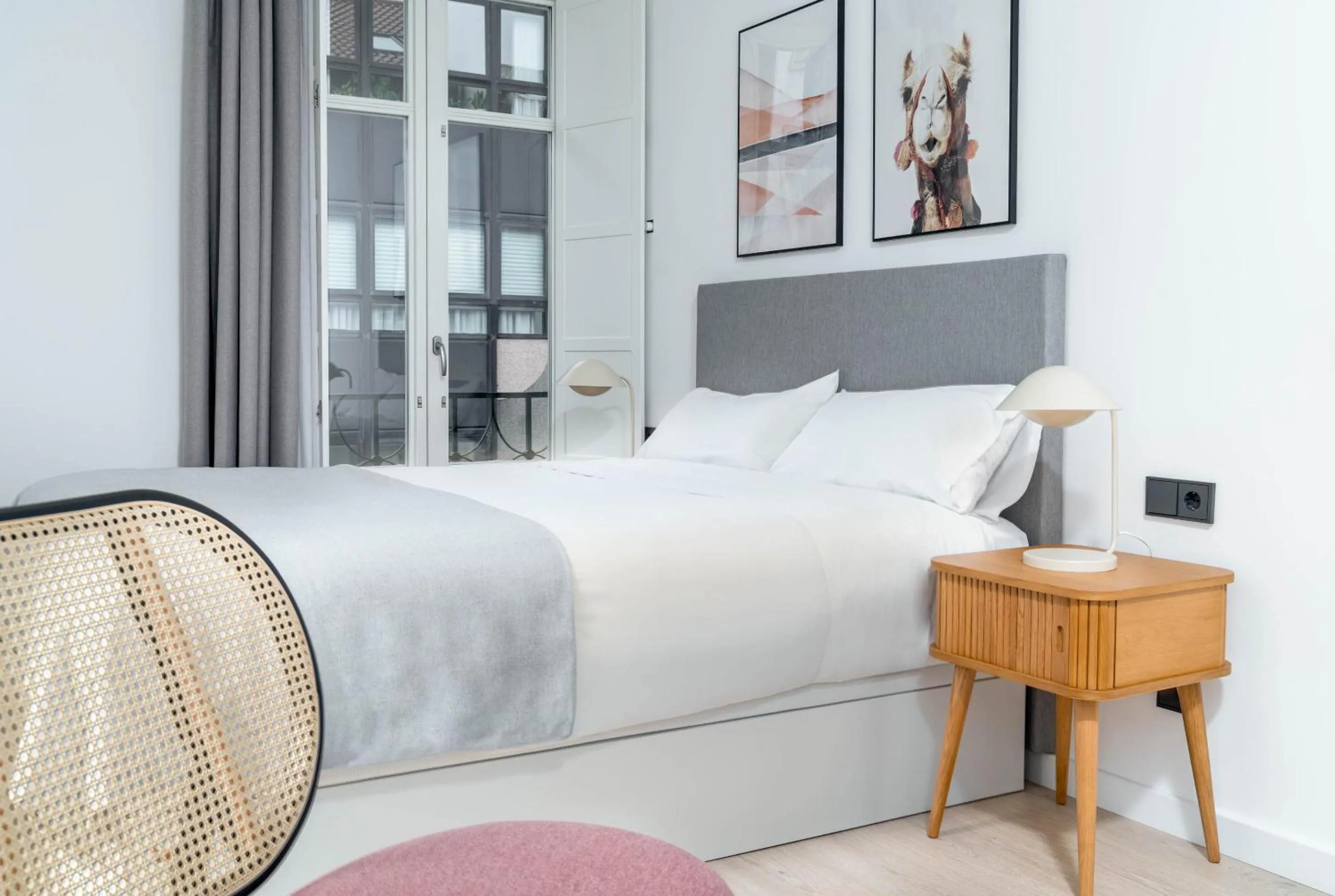 Bed in Limehome Santiago de Compostela