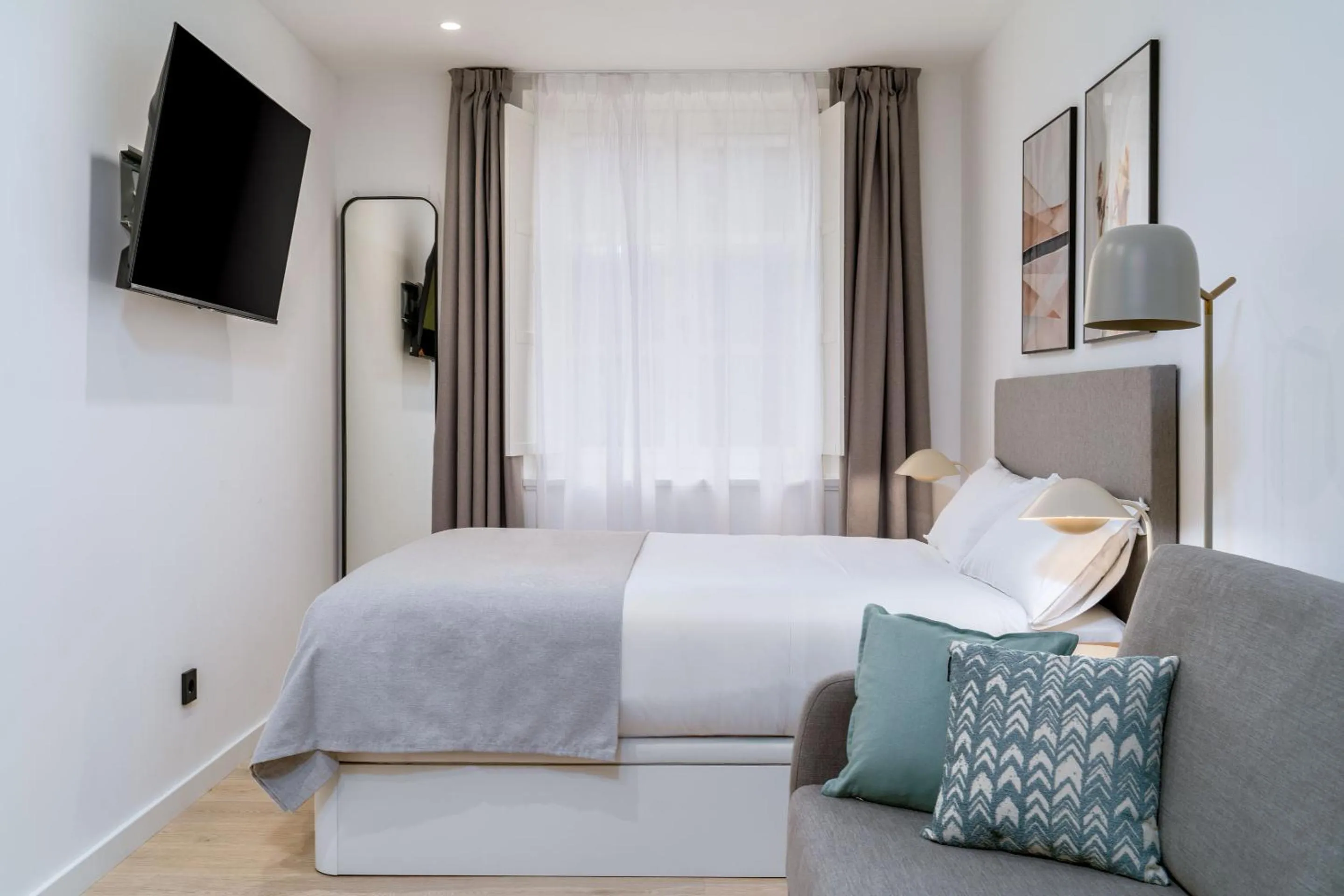 Bed in Limehome Santiago de Compostela