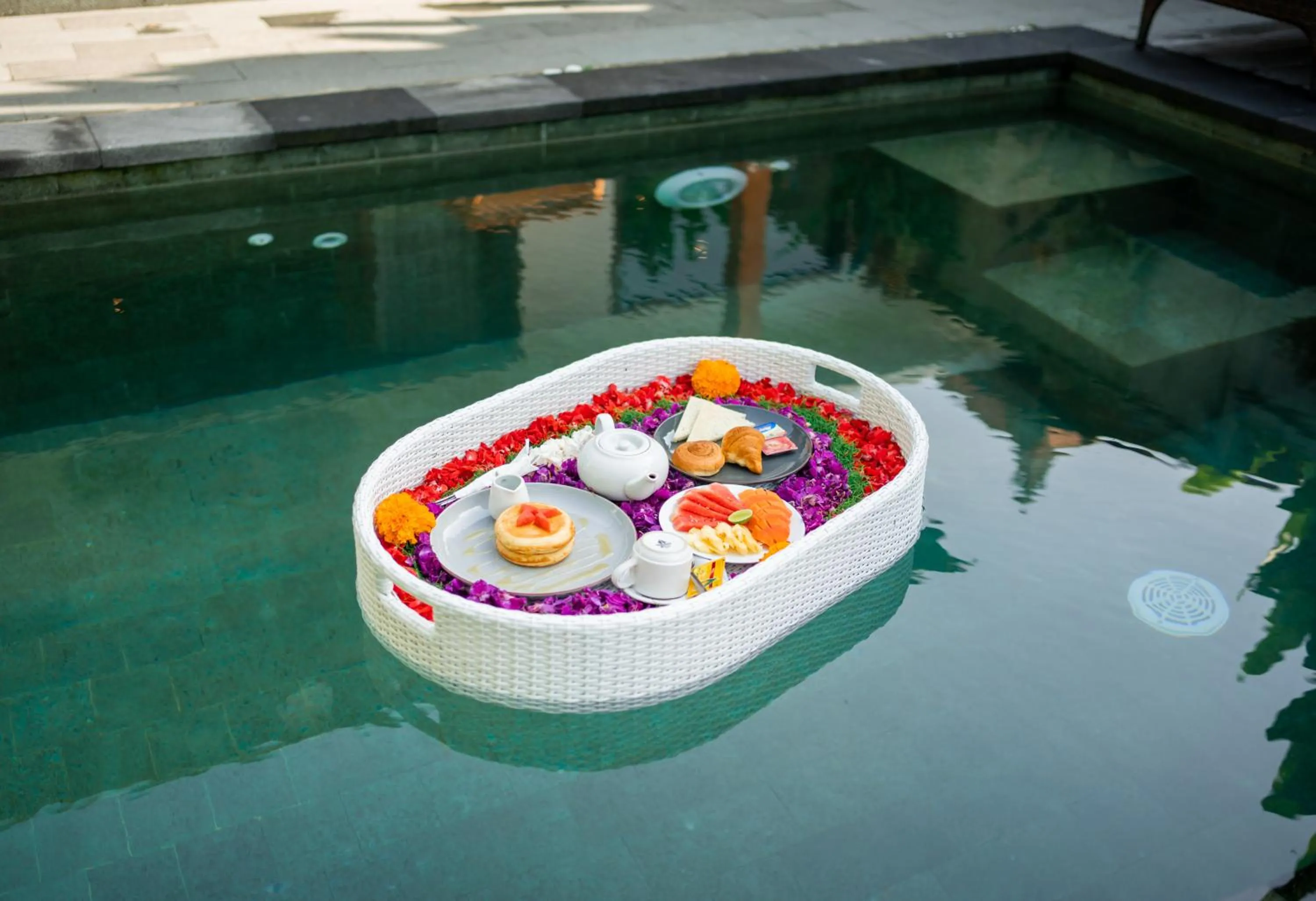 Food and drinks in Kaki Uma Villa