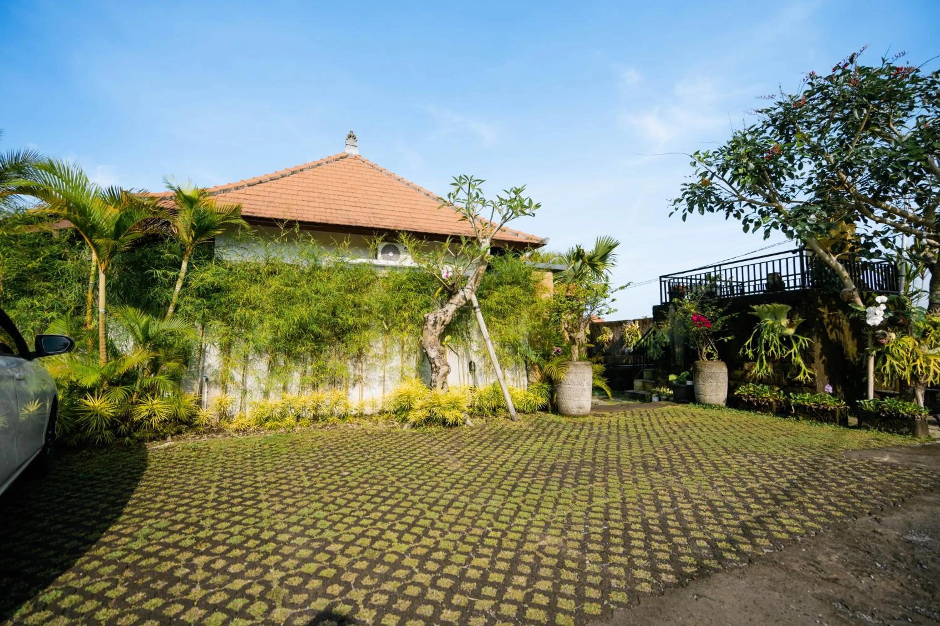 Parking in Kaki Uma Villa