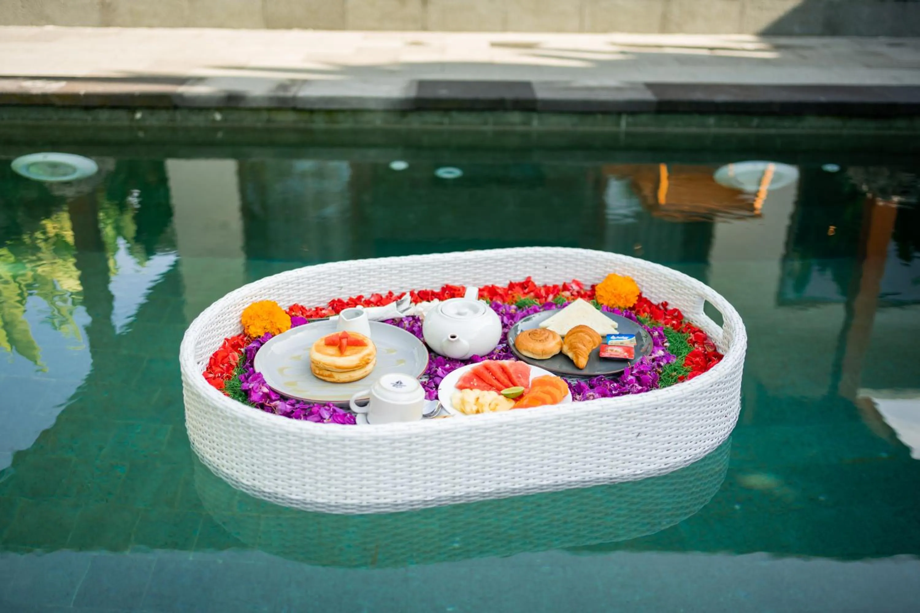 Food and drinks in Kaki Uma Villa