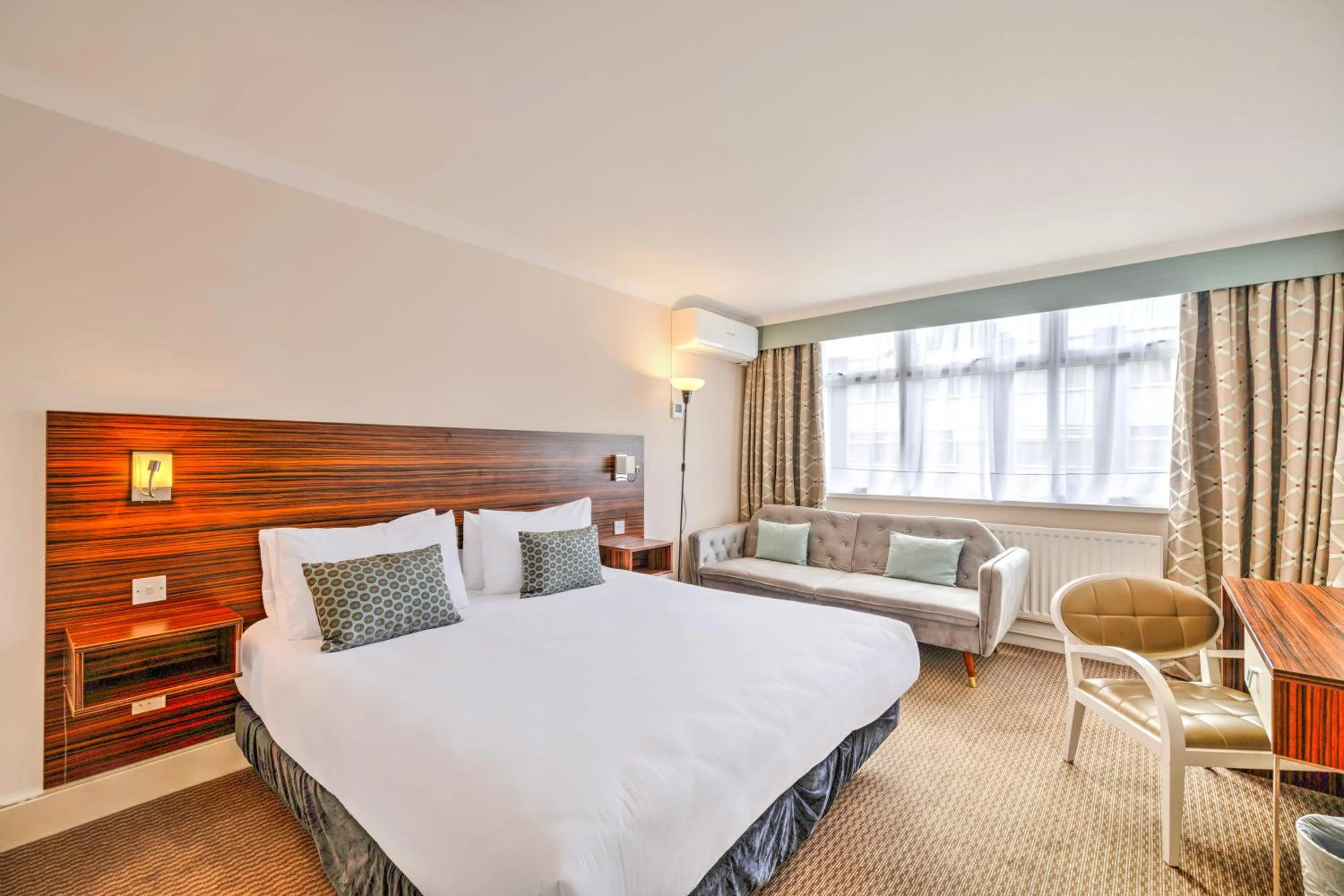 Bedroom, Bed in Palms Hotel & Retreat By Palette London Romford