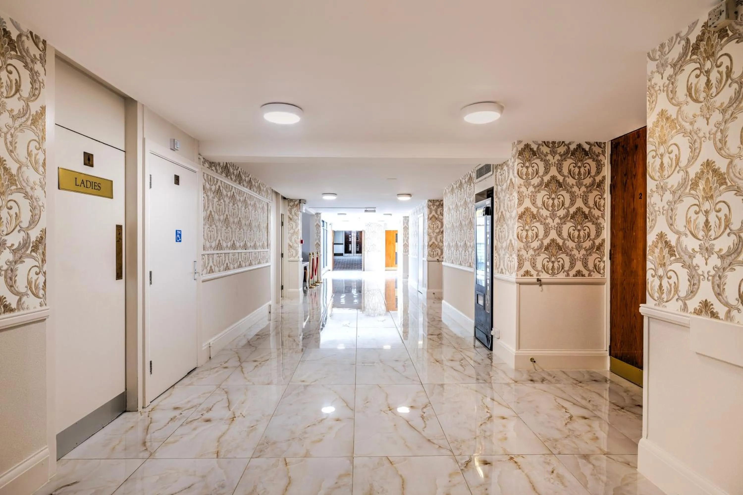 Lobby or reception in Palms Hotel & Retreat By Palette London Romford