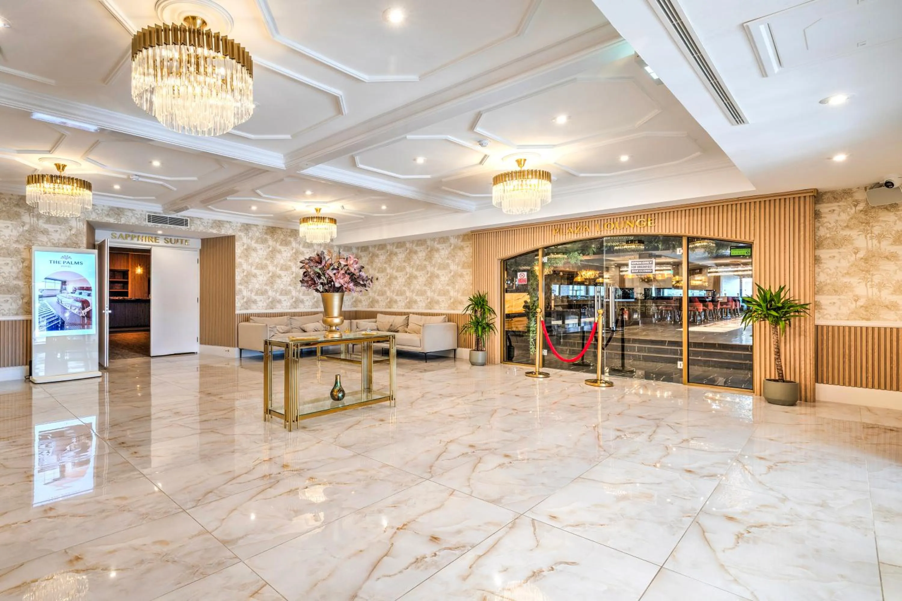 Lobby or reception in Palms Hotel & Retreat By Palette London Romford
