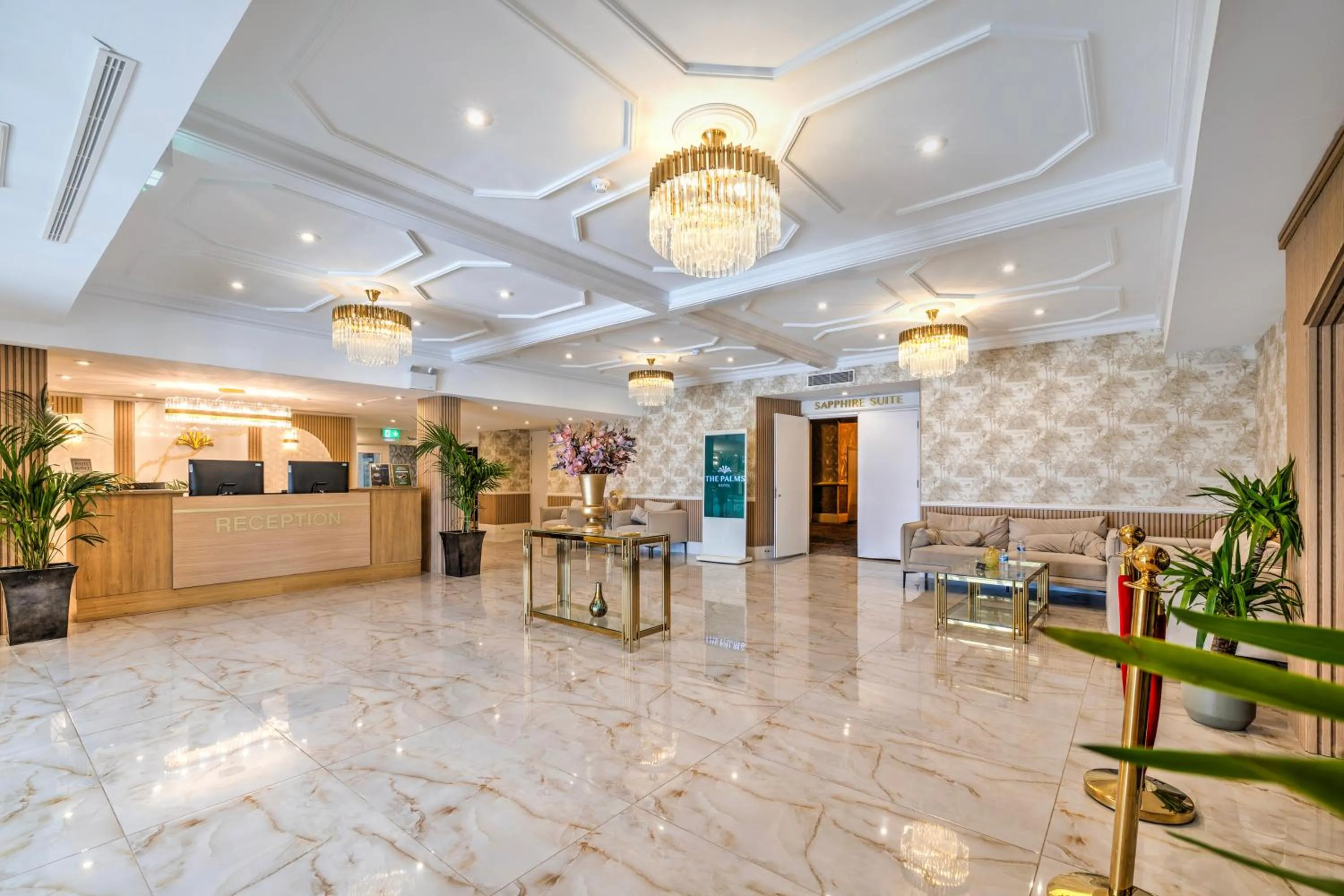 Lobby or reception in Palms Hotel & Retreat By Palette London Romford