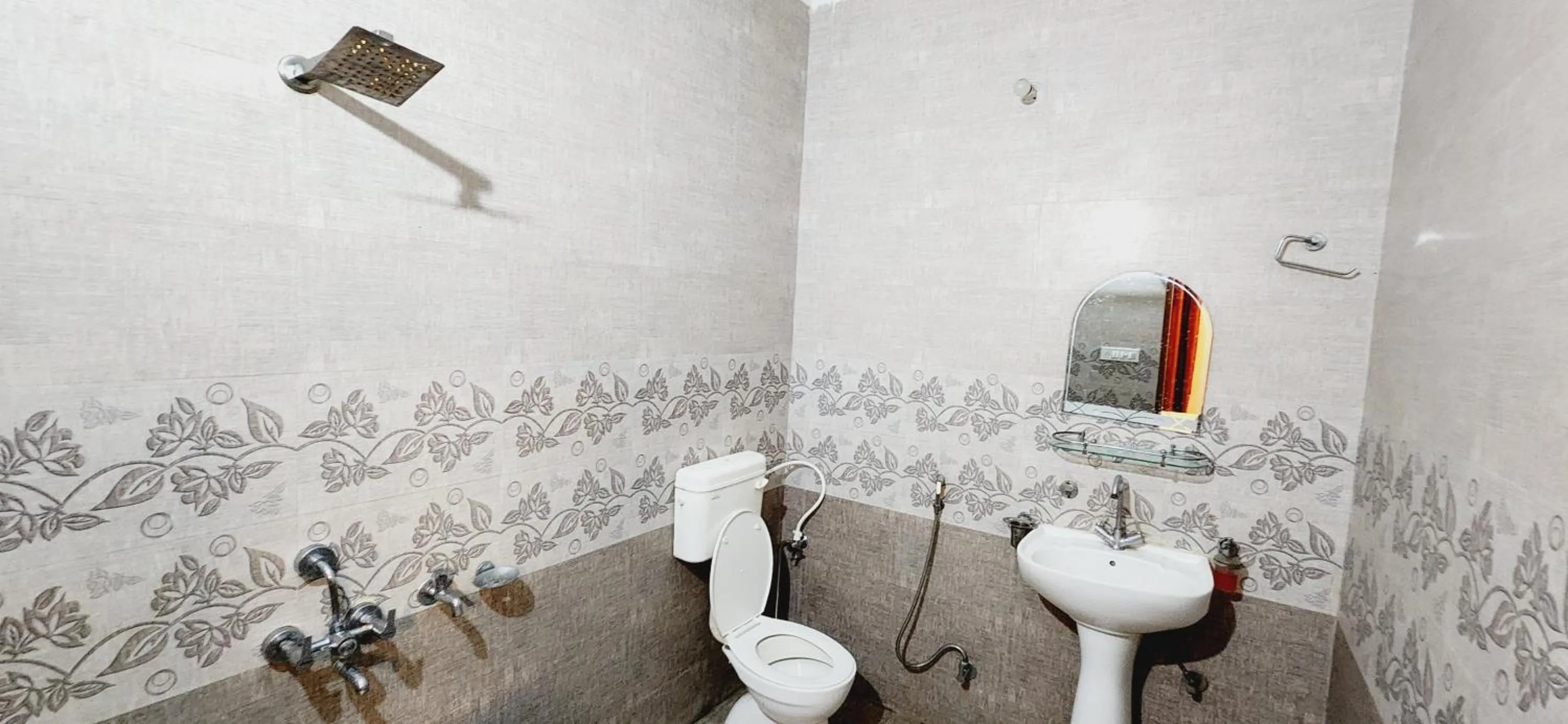 Toilet in Prisha Stay