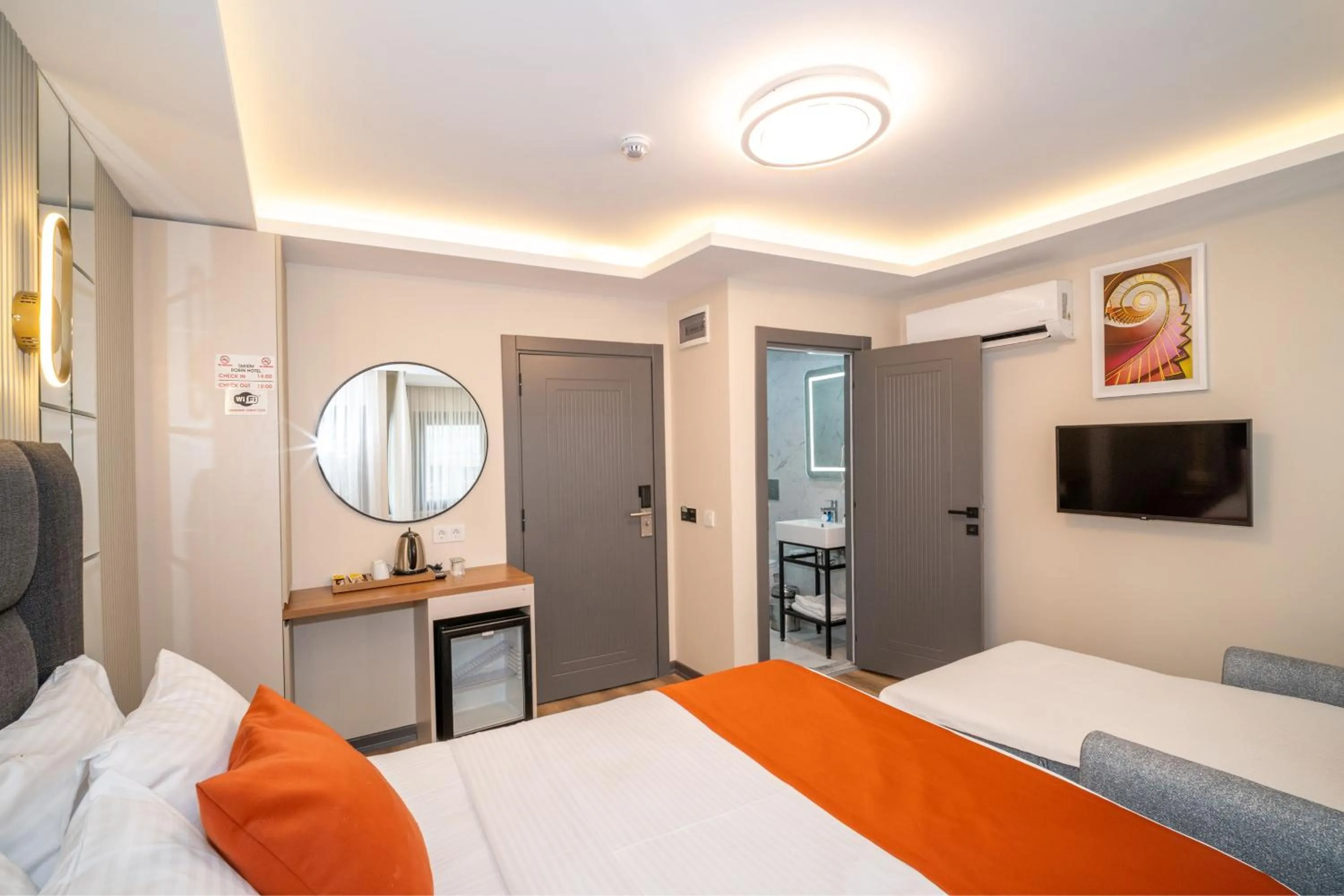 Bedroom, Bed in Robin Hotel