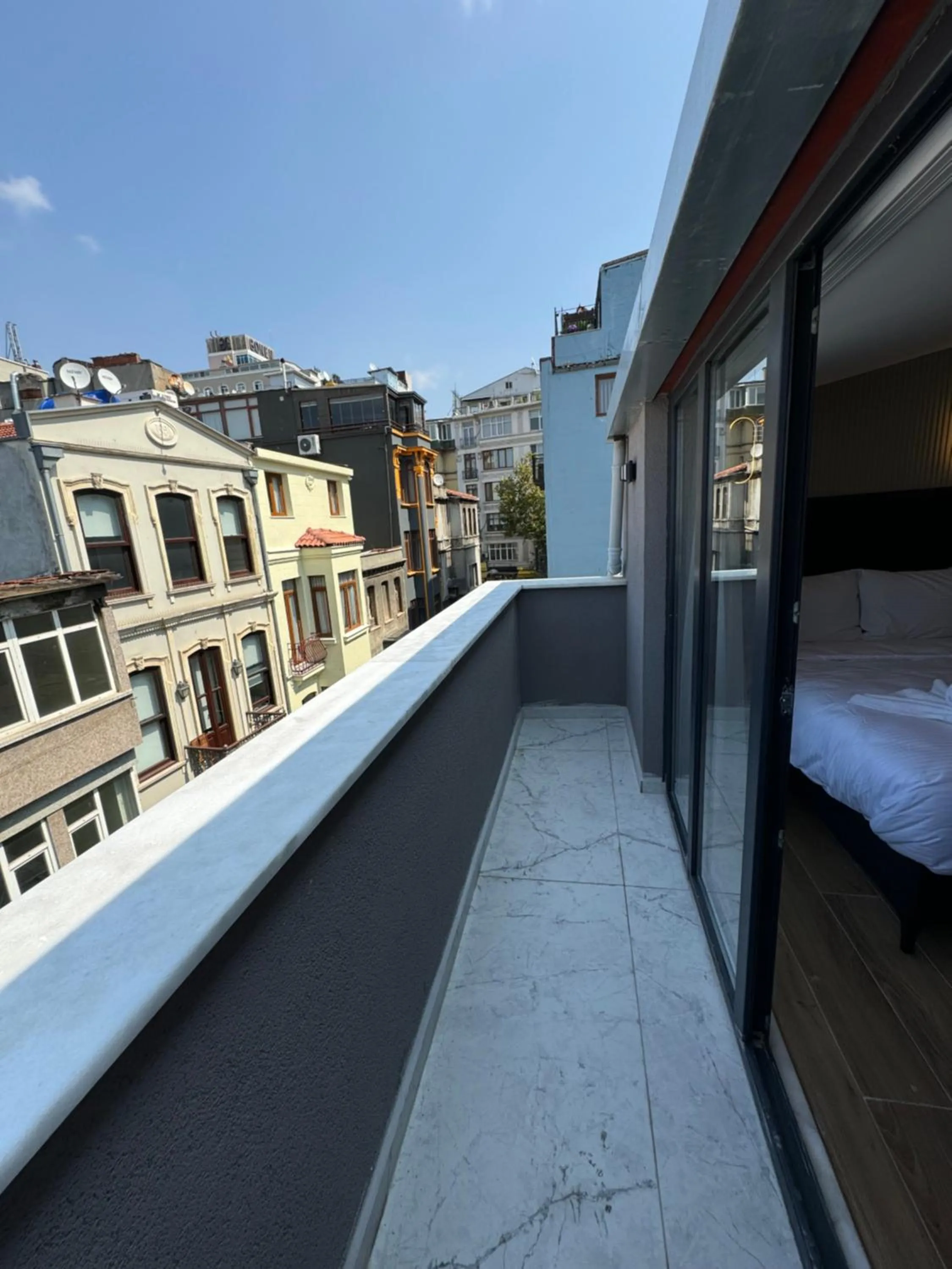 Balcony/Terrace in Robin Hotel