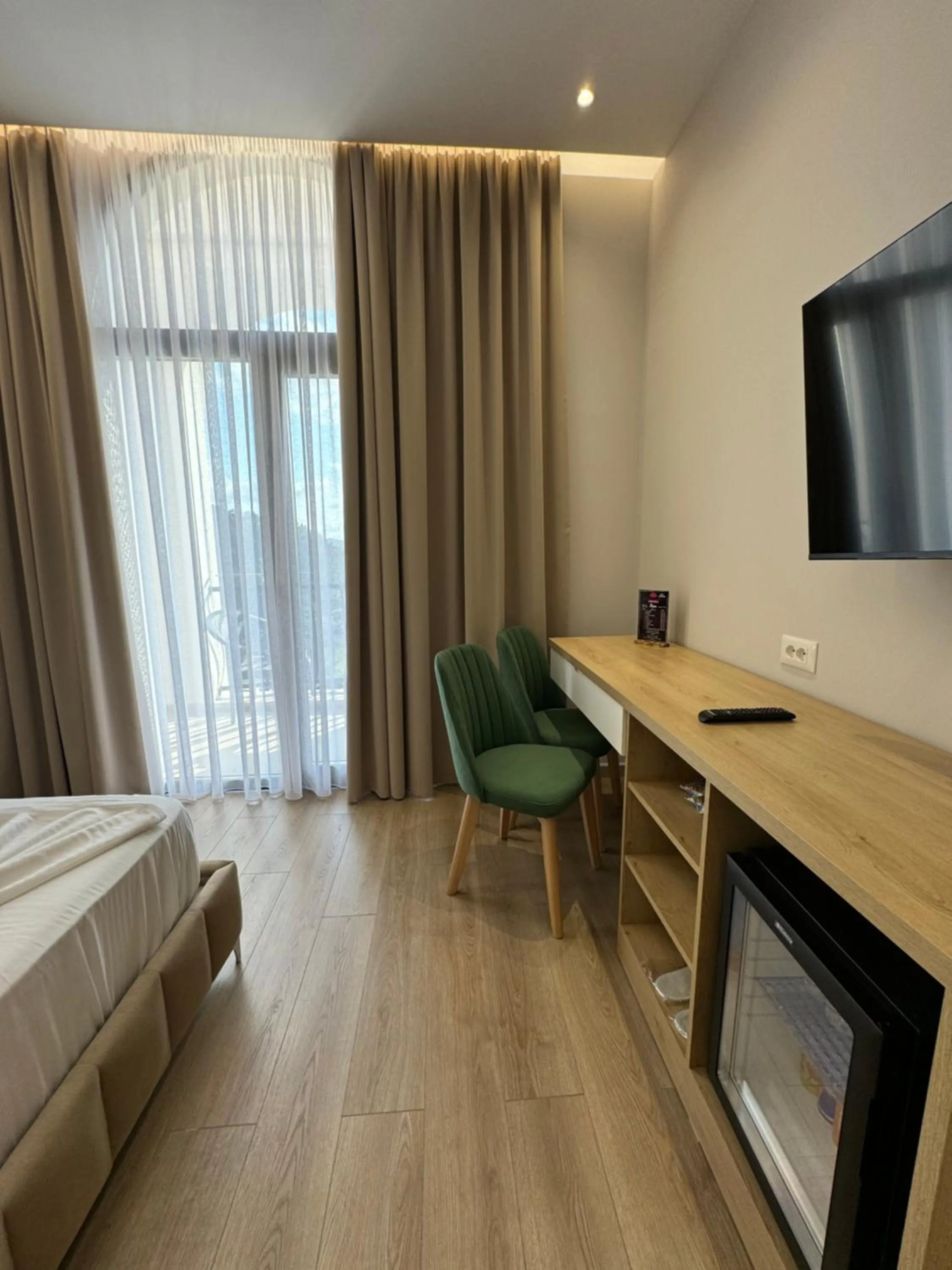 Communal lounge/ TV room, Bed in Hotel Panorama & Spa Elbasan