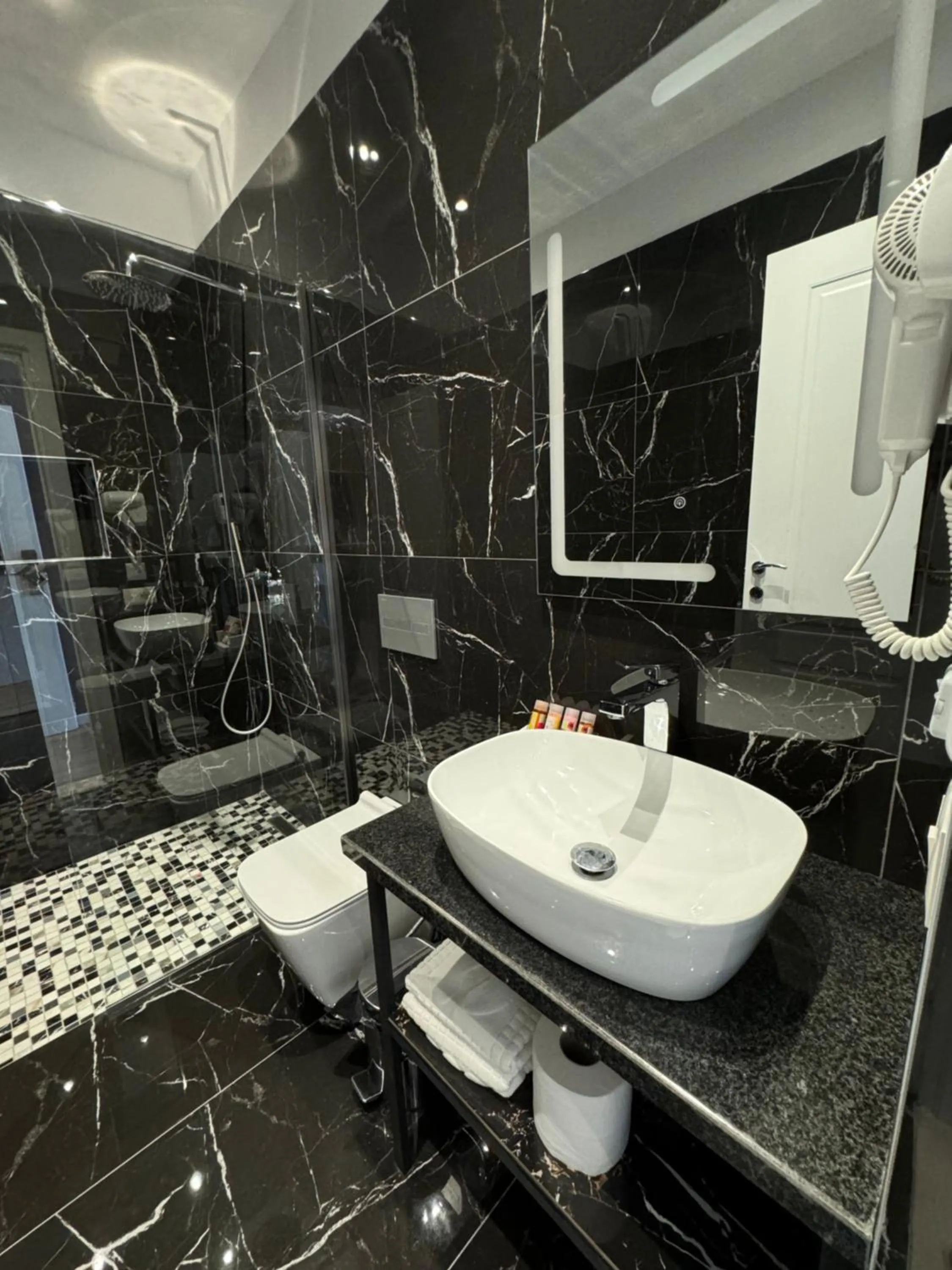 Shower in Hotel Panorama & Spa Elbasan