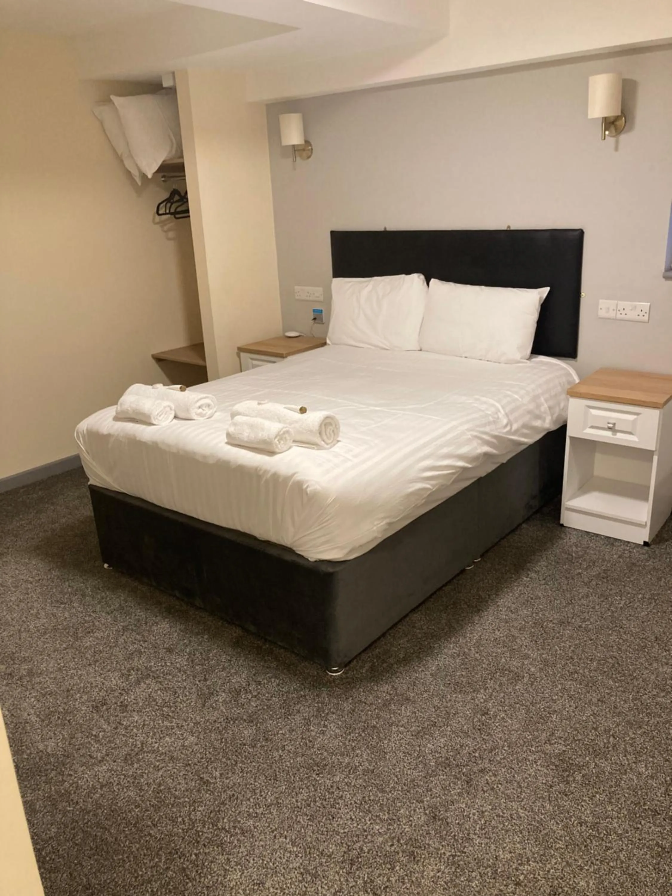 Bed in The Wyken Inn