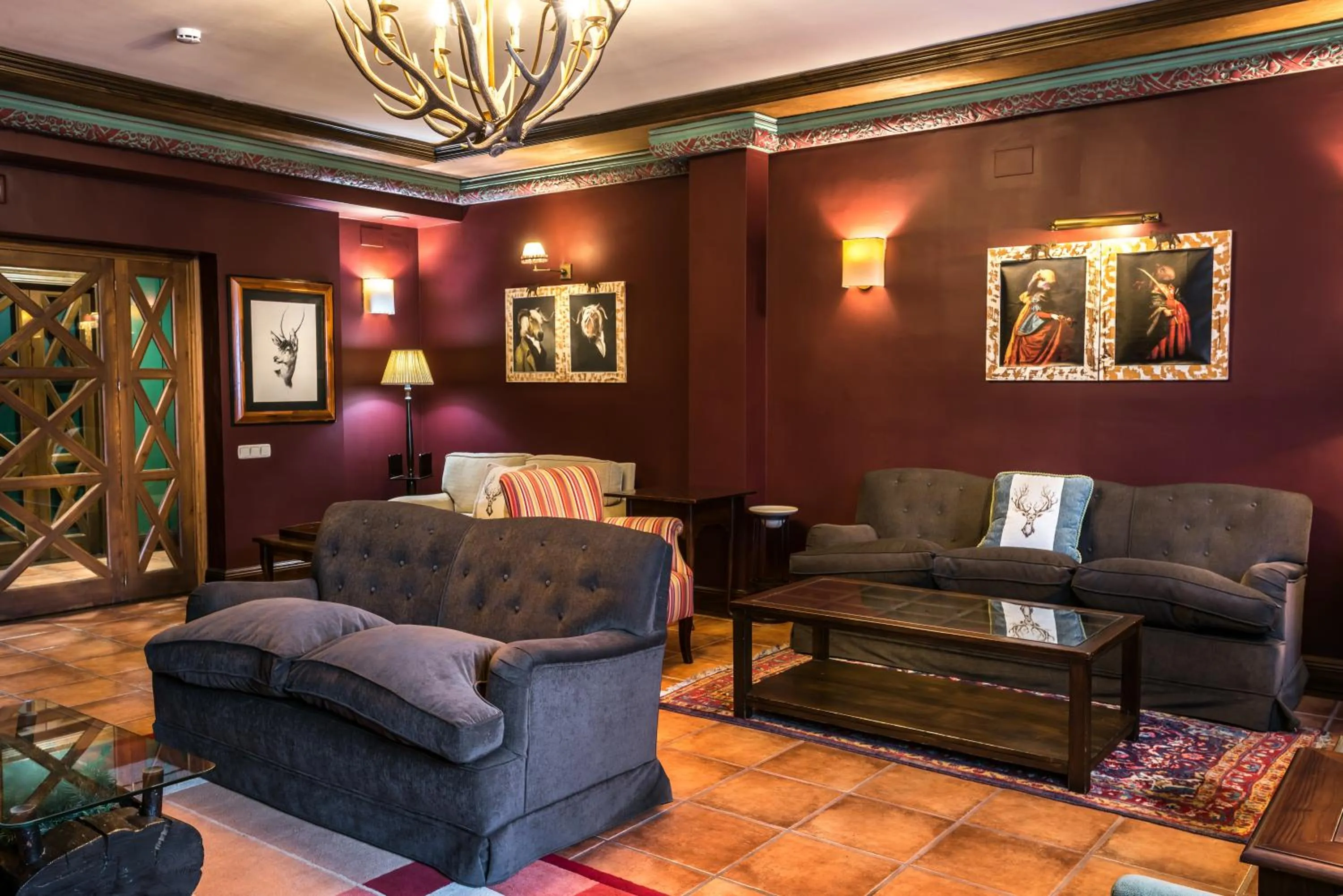 Communal lounge/ TV room in El Refugio de Aran Vielha Aparthotel