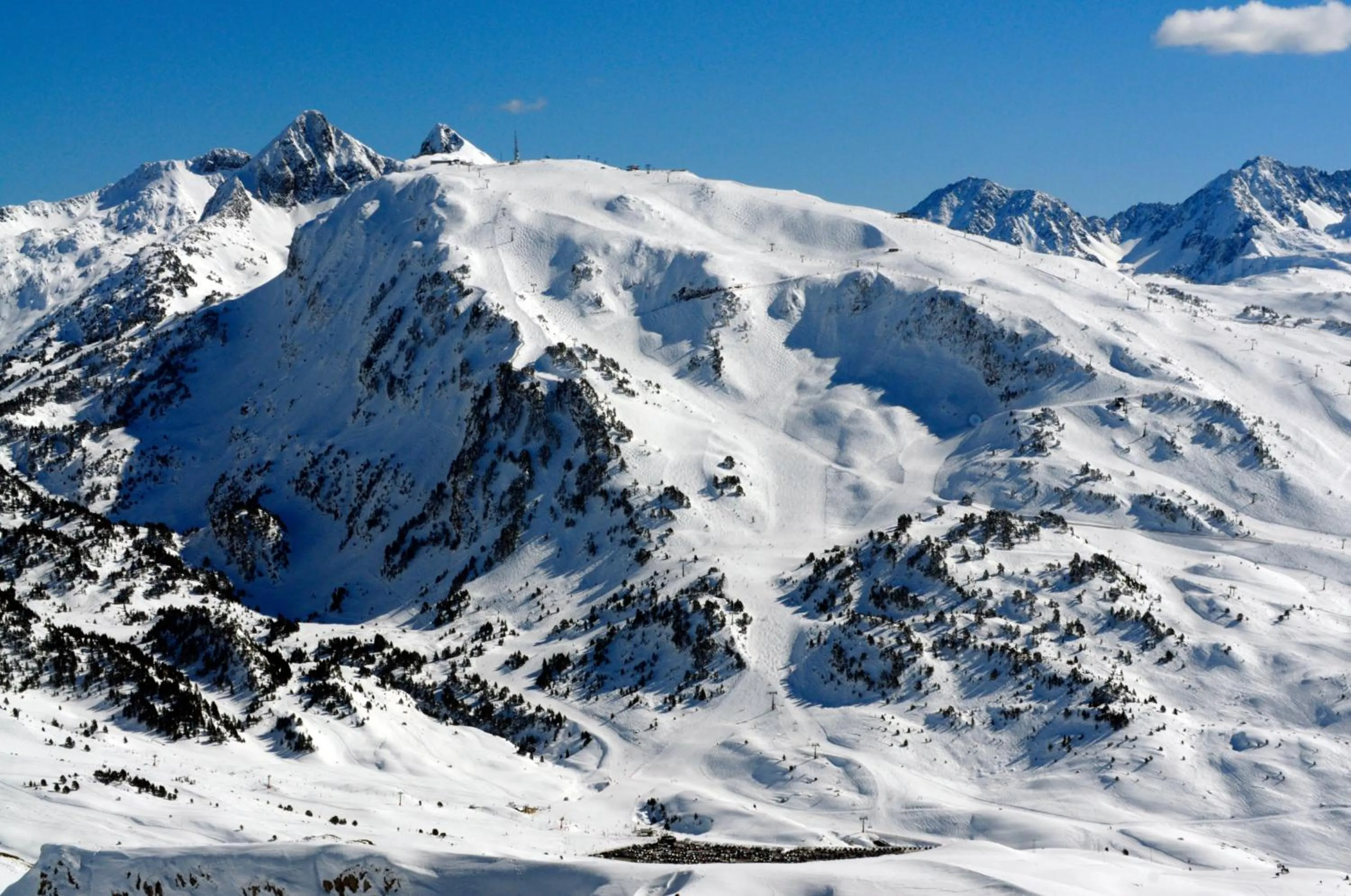 Natural landscape in El Refugio de Aran Vielha Aparthotel