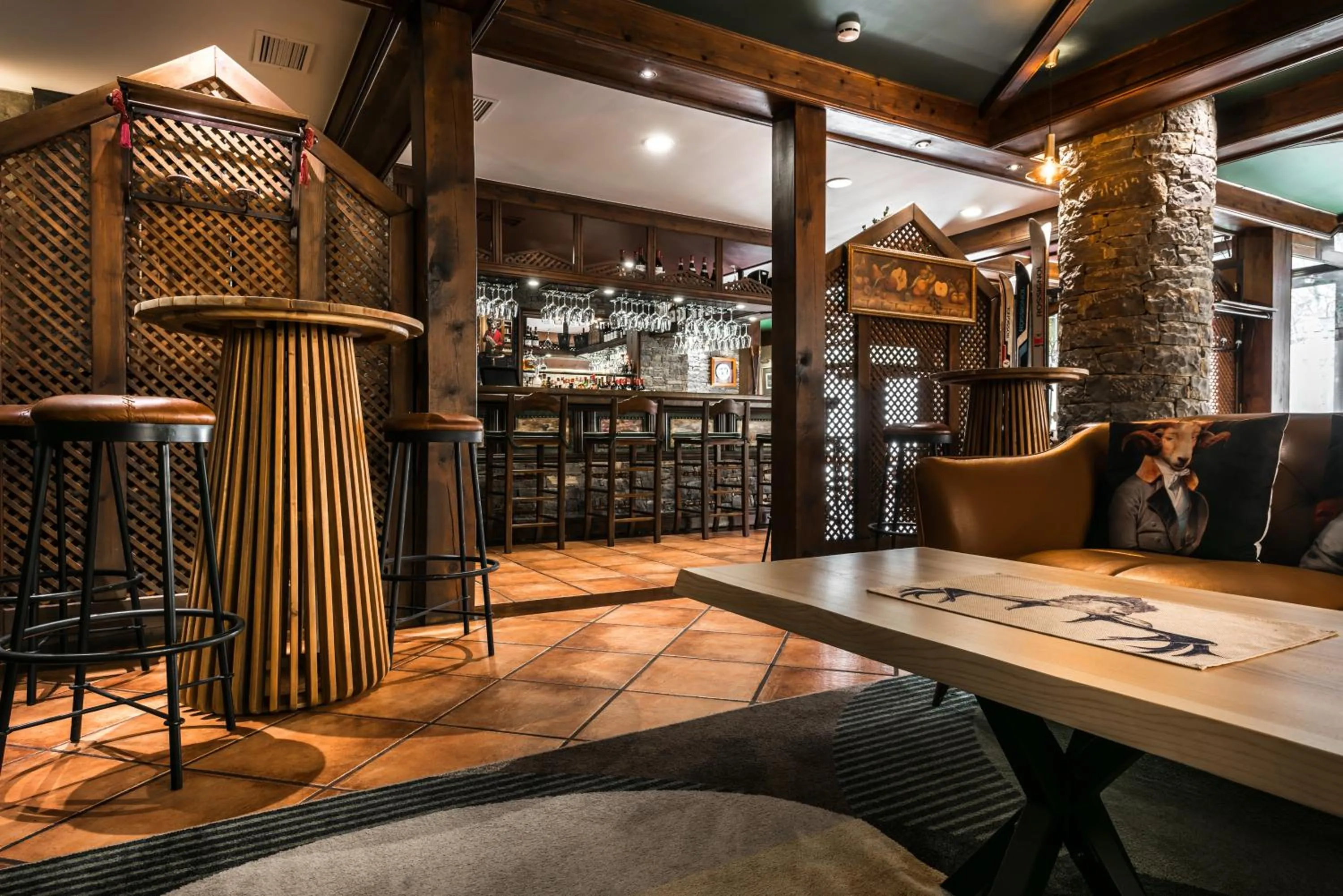 Lounge or bar in El Refugio de Aran Vielha Aparthotel