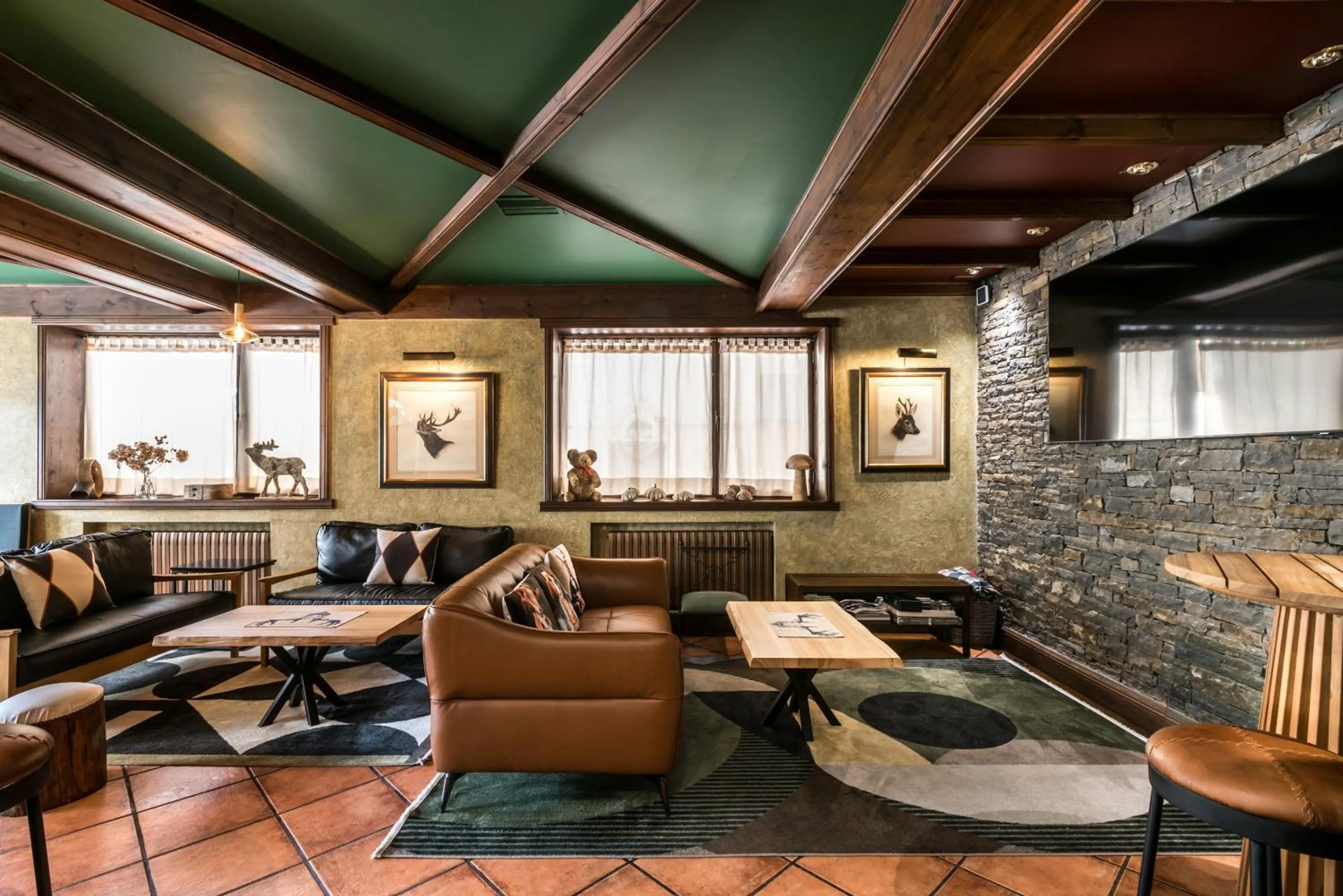 Lounge or bar in El Refugio de Aran Vielha Aparthotel