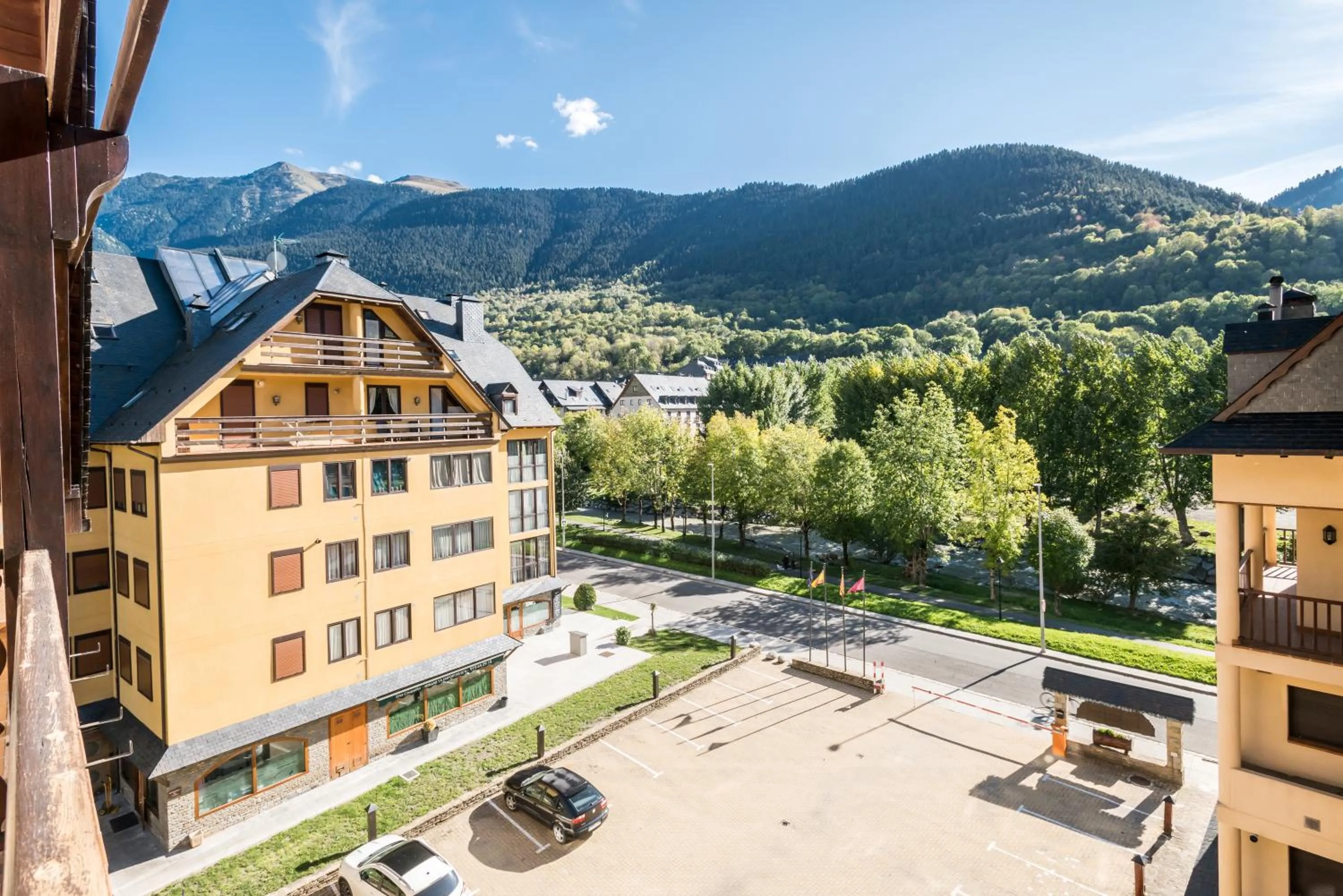 Parking in El Refugio de Aran Vielha Aparthotel