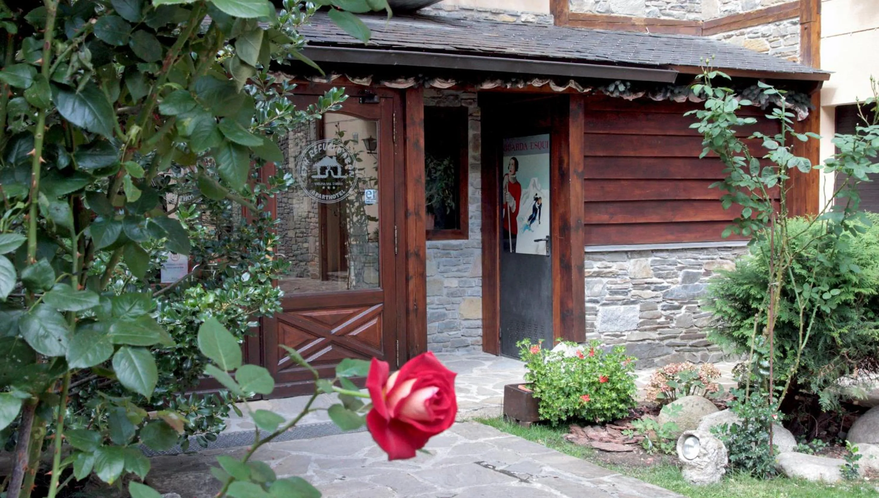 Facade/entrance in El Refugio de Aran Vielha Aparthotel