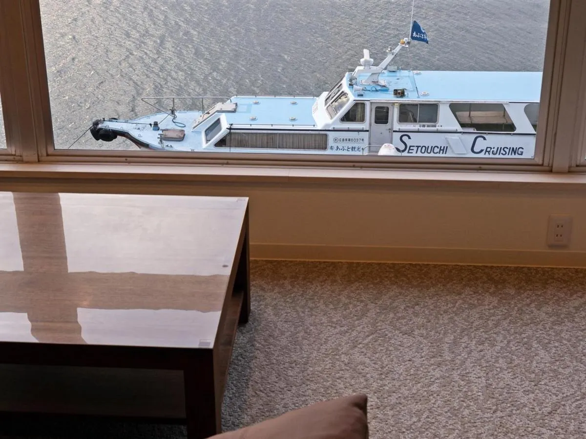 Photo of the whole room in Abuto Honkan