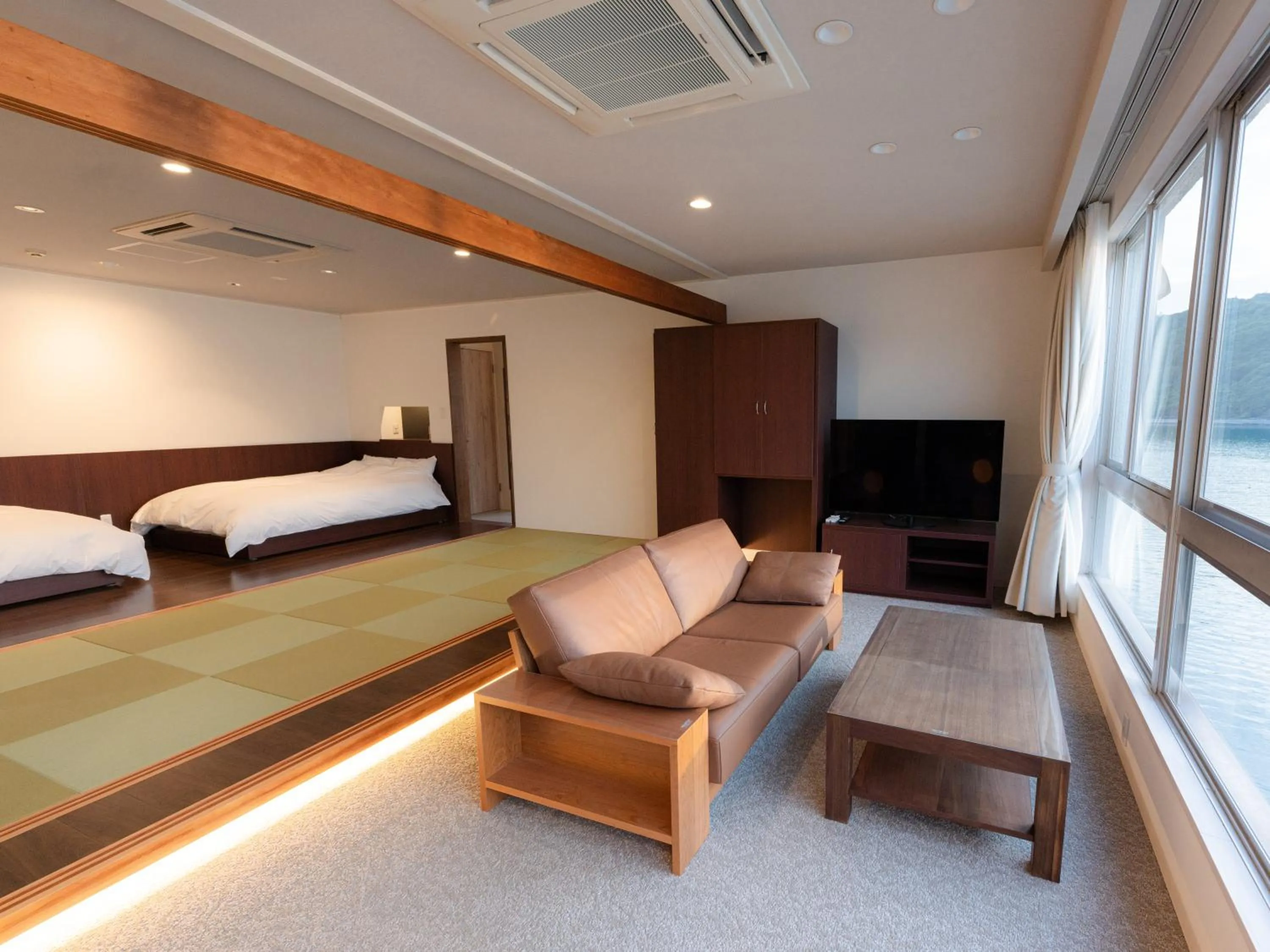 Photo of the whole room, Bed in Abuto Honkan