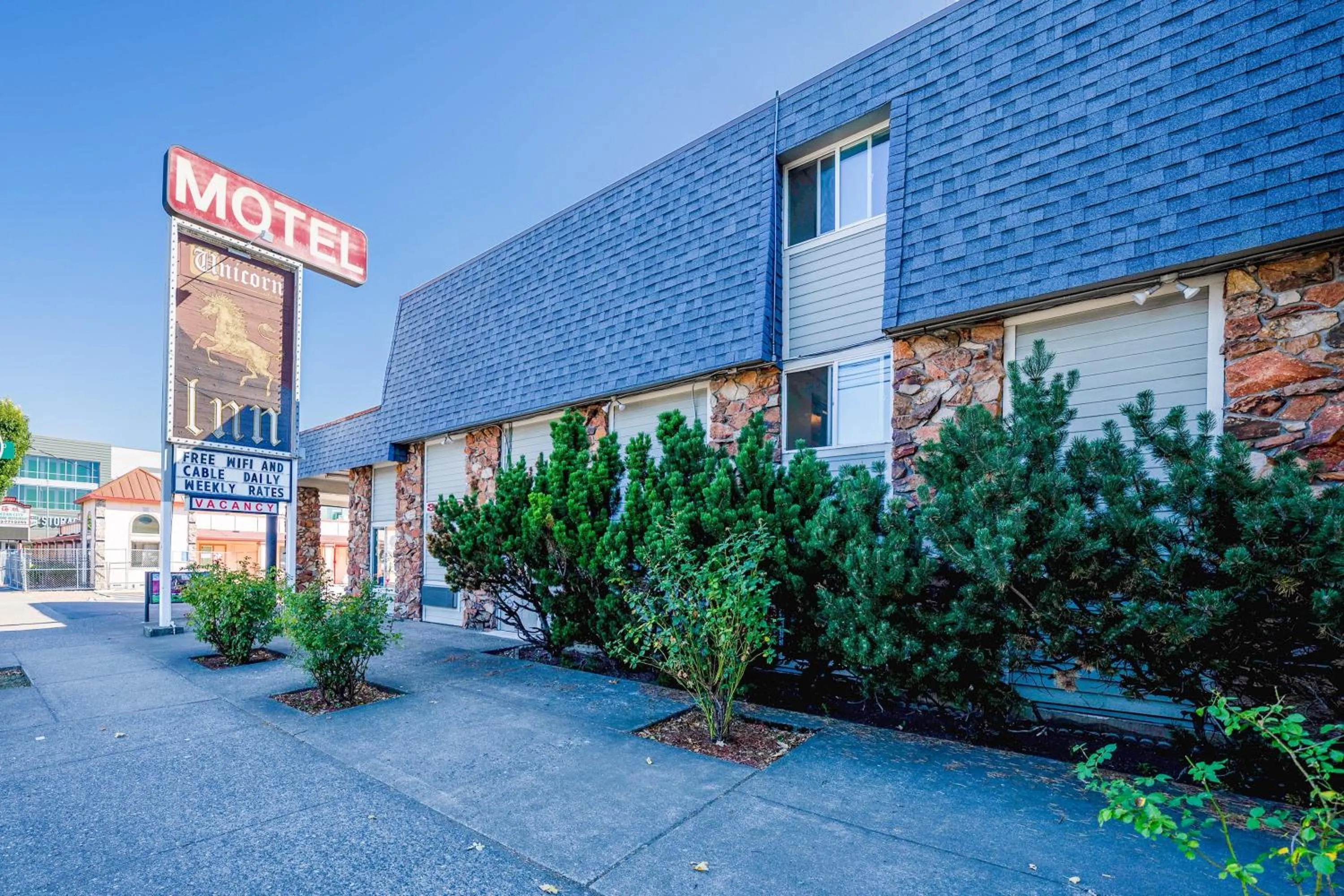 Facade/entrance in Unicorn Inn by OYO Portland