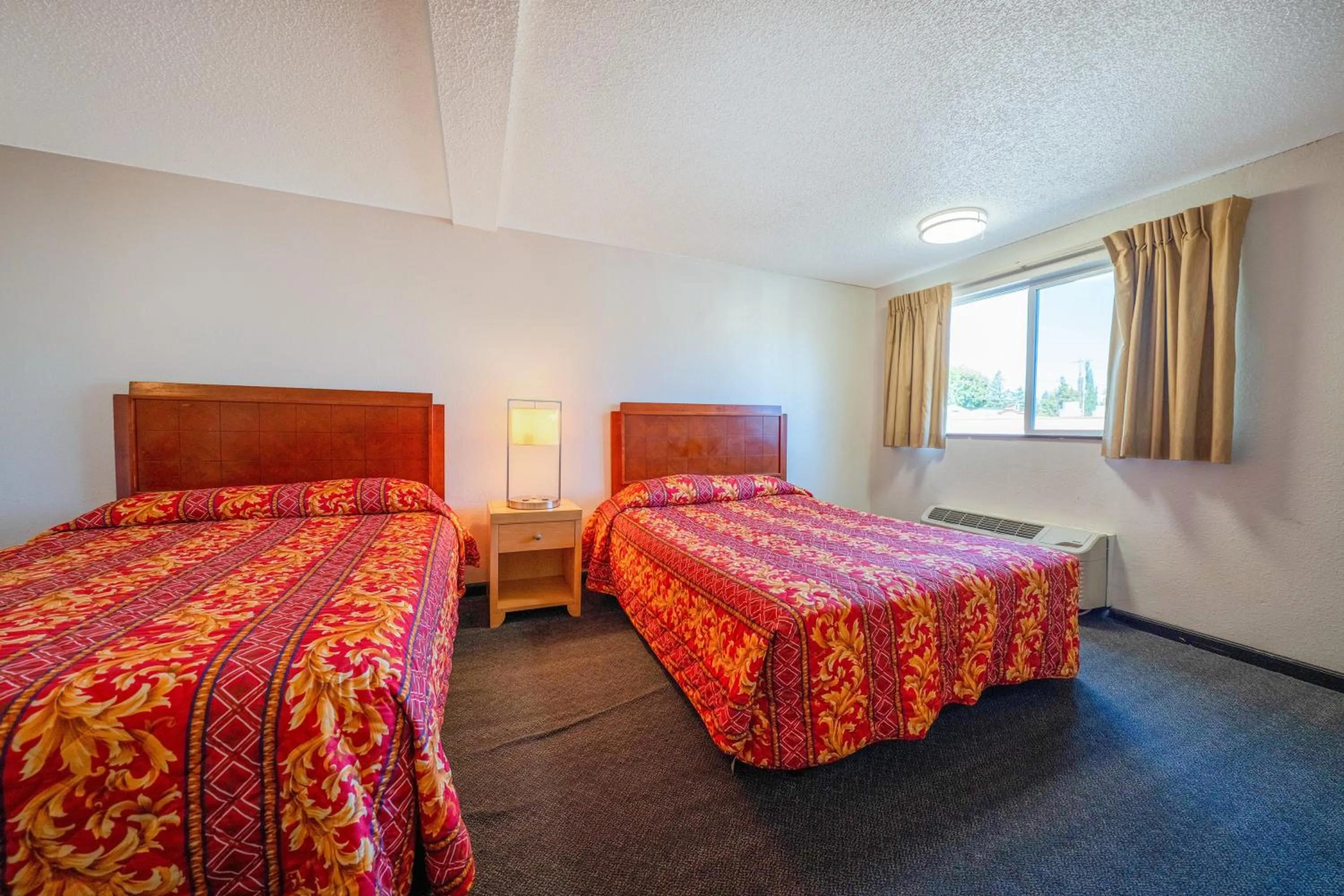 Bedroom, Bed in Unicorn Inn by OYO Portland