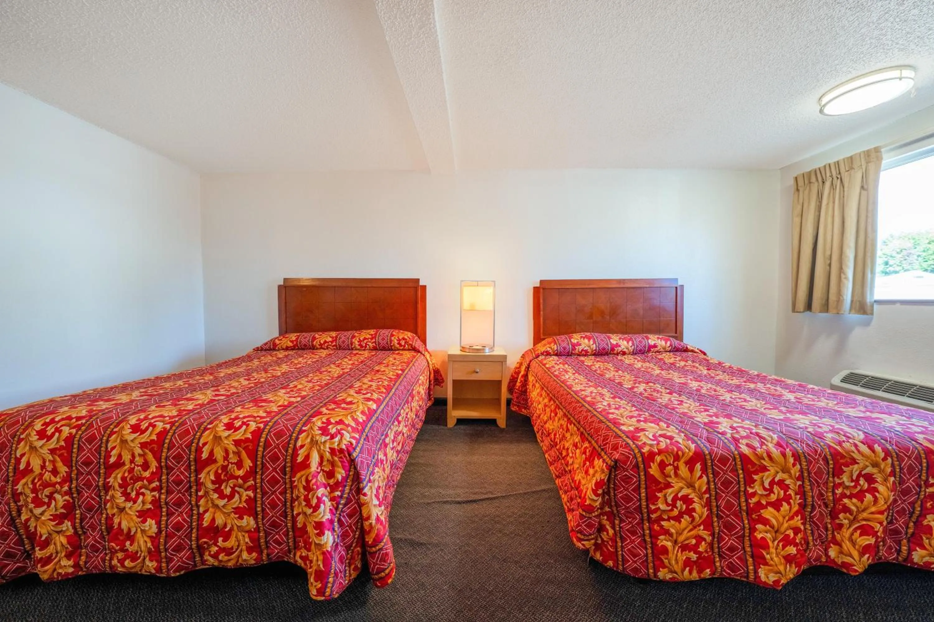 Bedroom, Bed in Unicorn Inn by OYO Portland