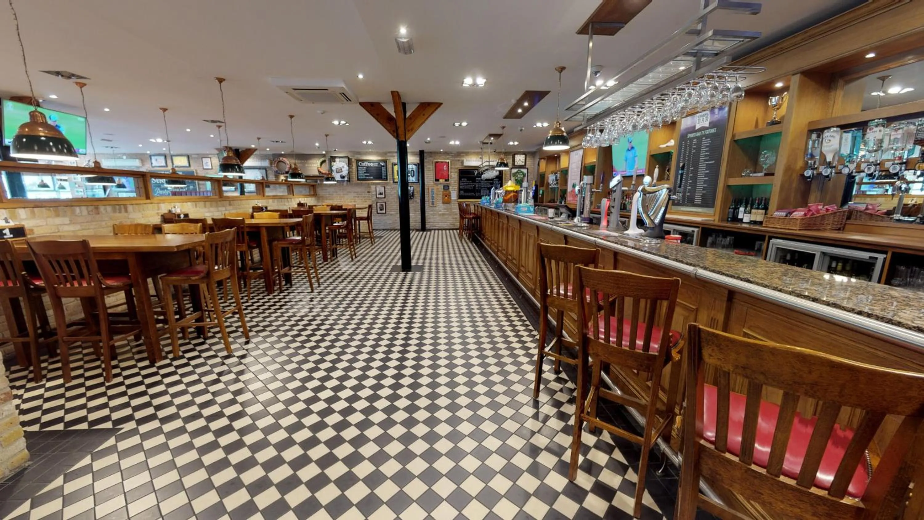 Restaurant/places to eat in Old Thorns Hotel & Resort