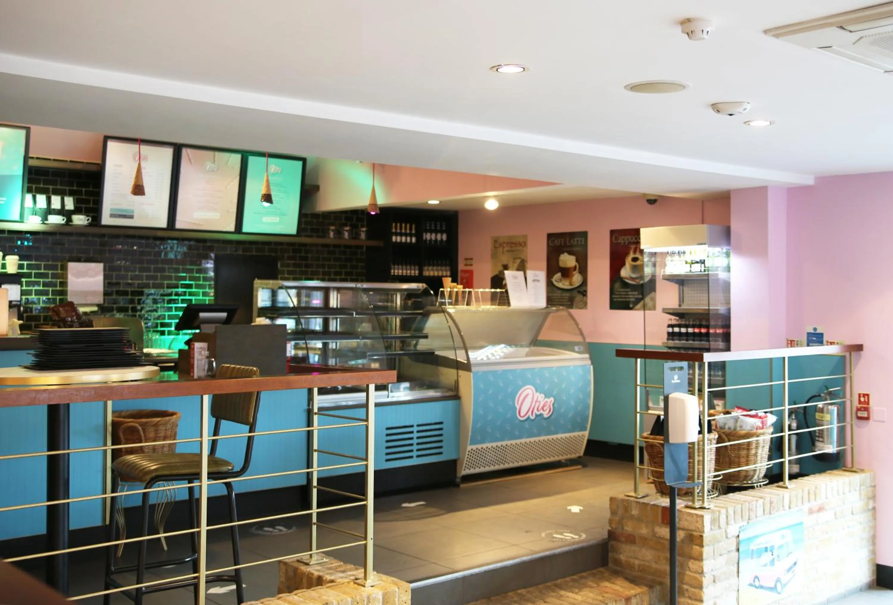 Restaurant/places to eat in Old Thorns Hotel & Resort