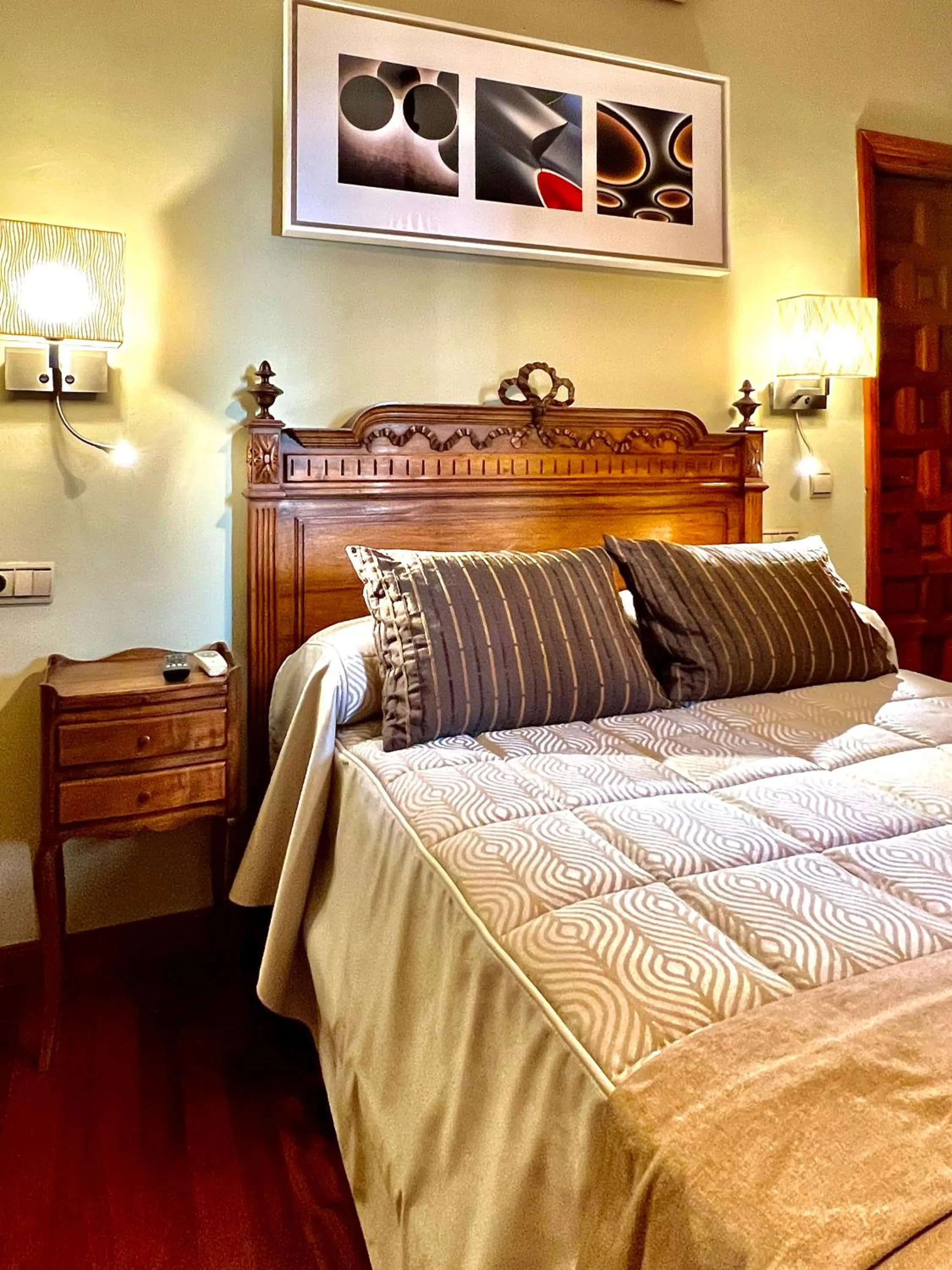 Bed in Almunia de San Miguel