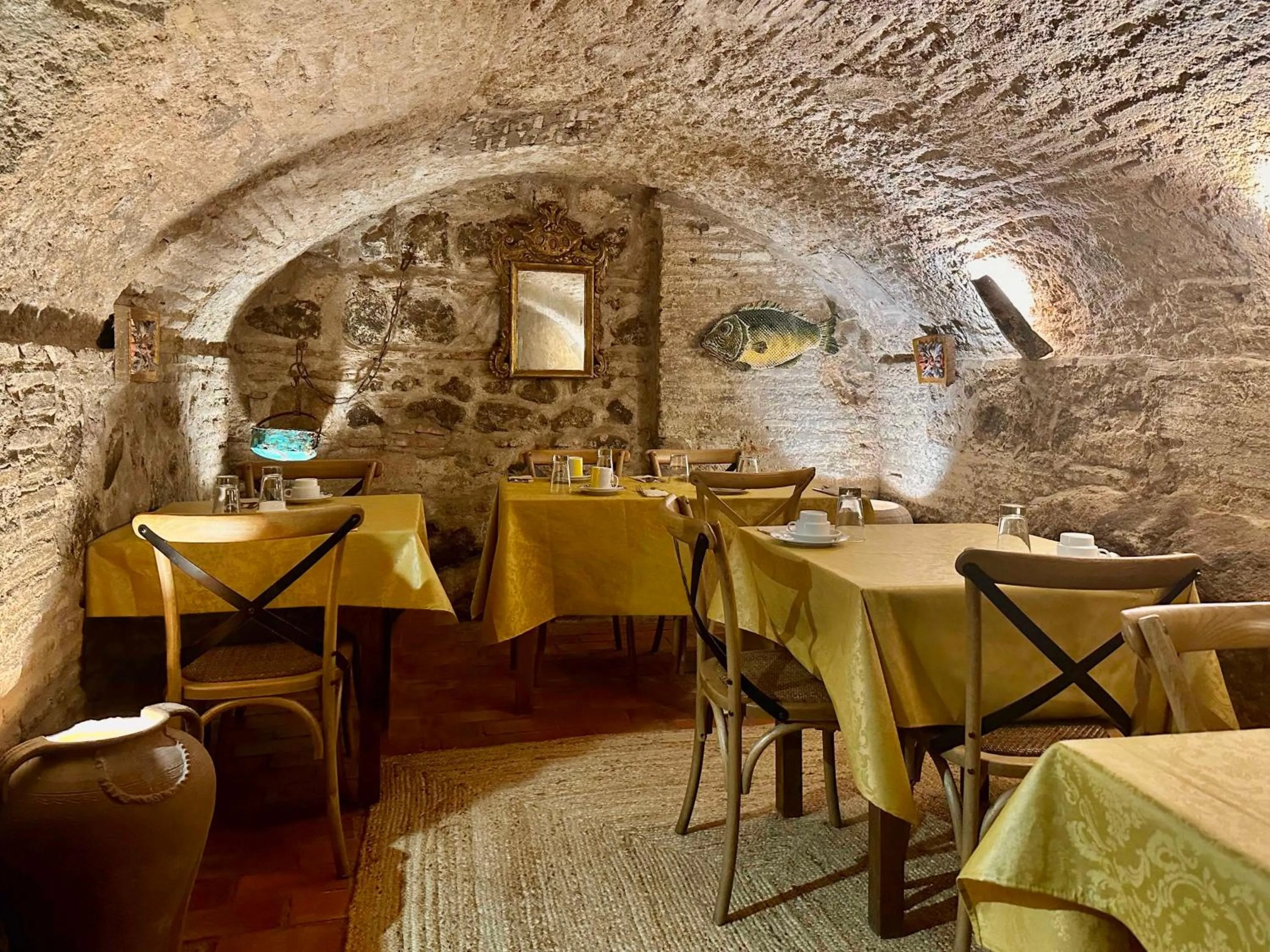Restaurant/places to eat in Almunia de San Miguel