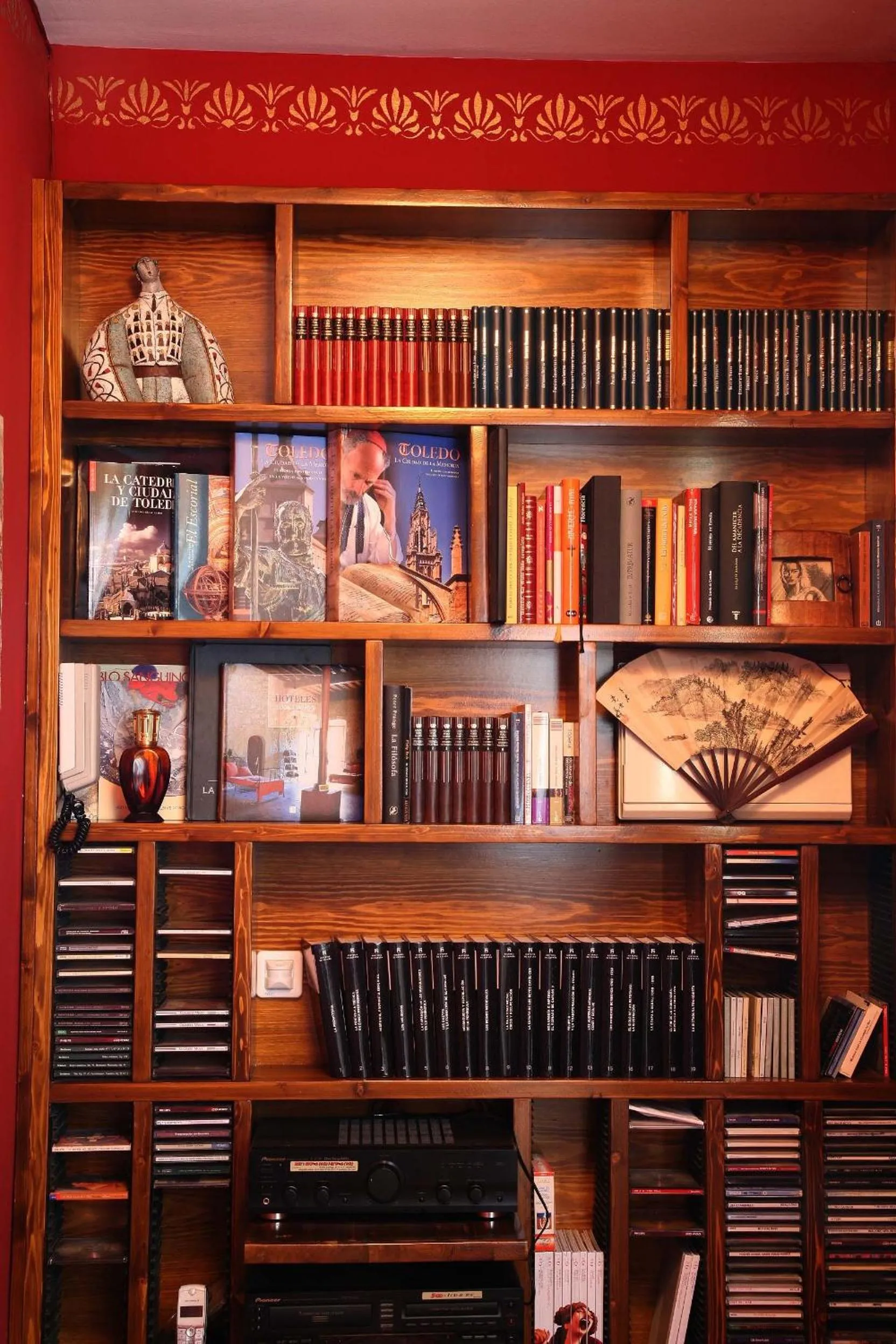 Library in Almunia de San Miguel