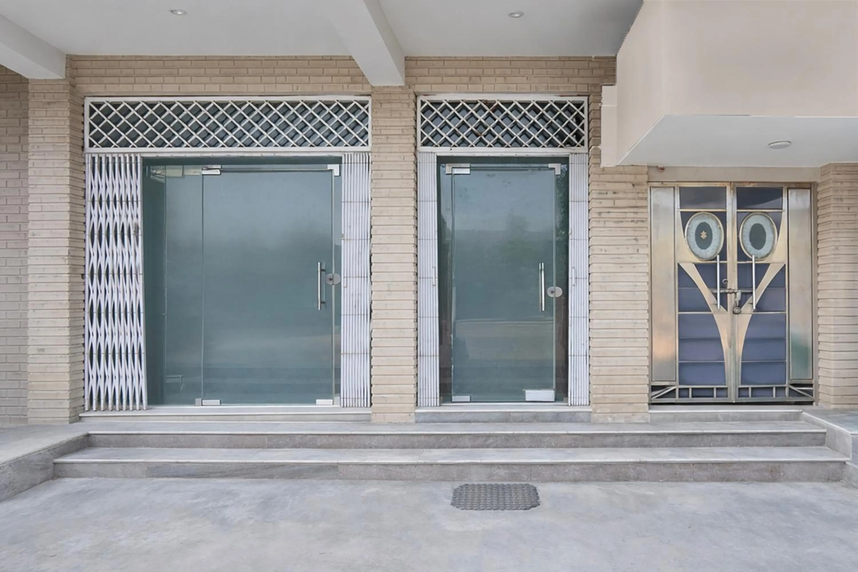 Facade/entrance in Hotel O Iskcon Temple Rohini Formerly Golden Key