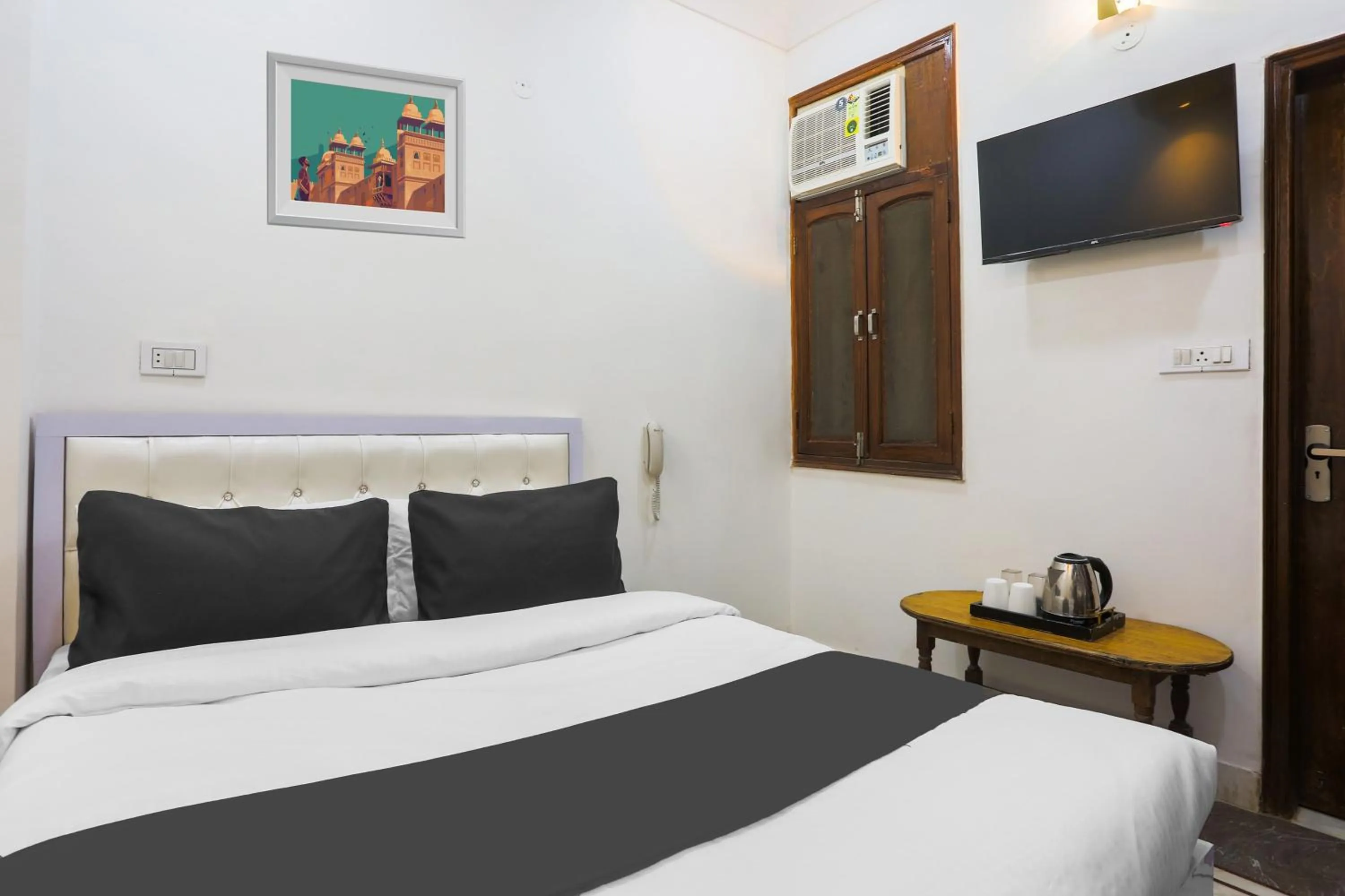 Bedroom in Hotel O Golden Key Rohini