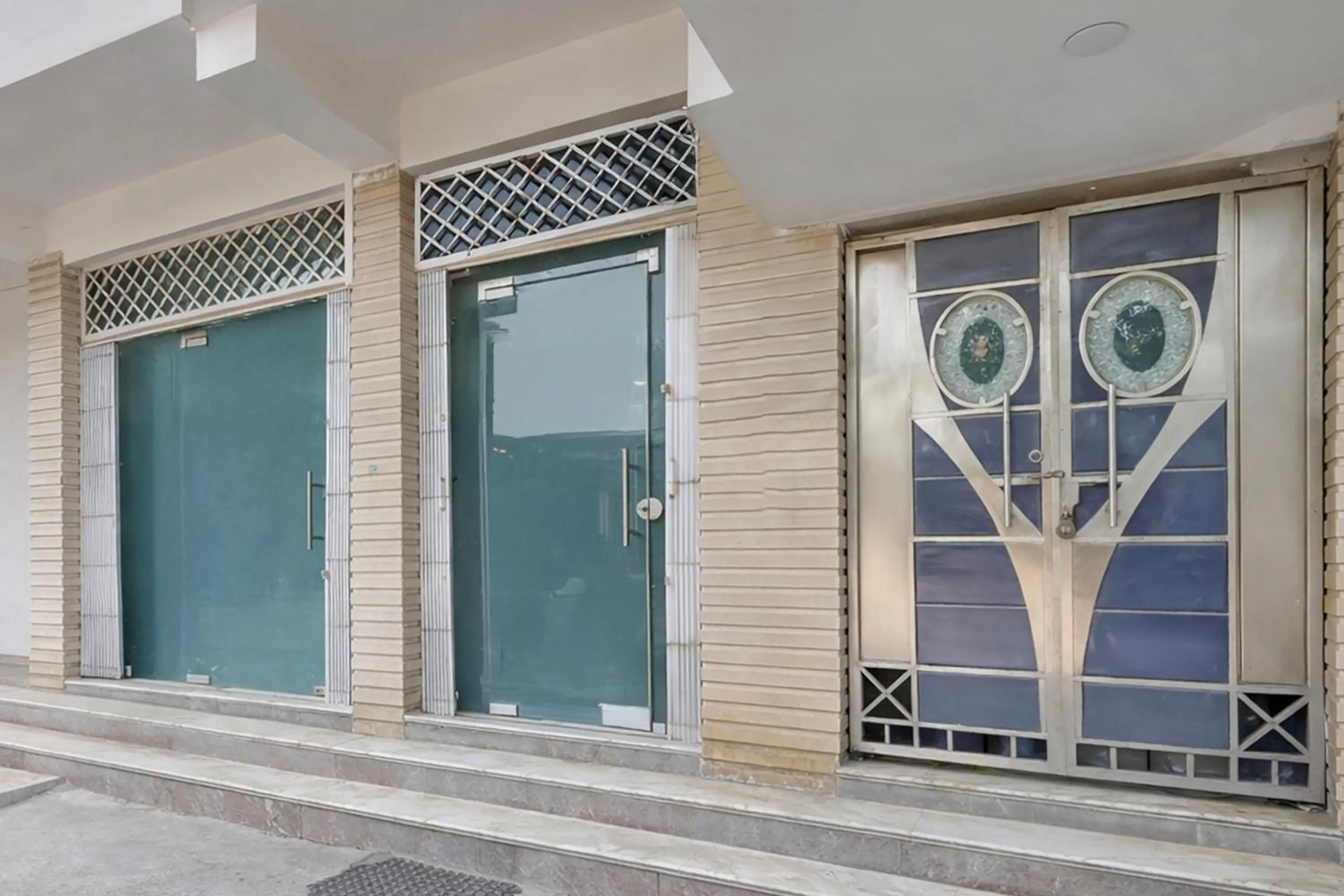 Facade/entrance in Hotel O Iskcon Temple Rohini Formerly Golden Key