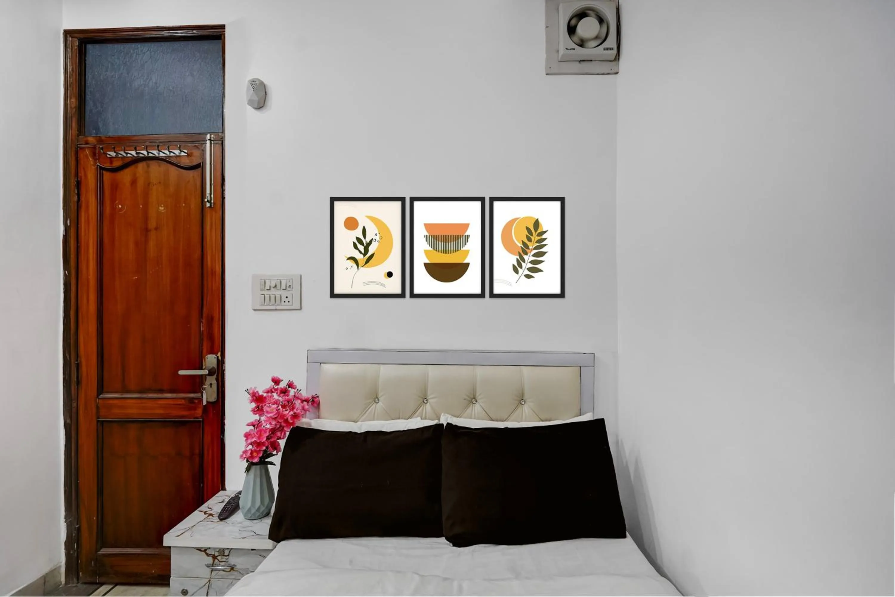 Bedroom in Hotel O Iskcon Temple Rohini Formerly Golden Key