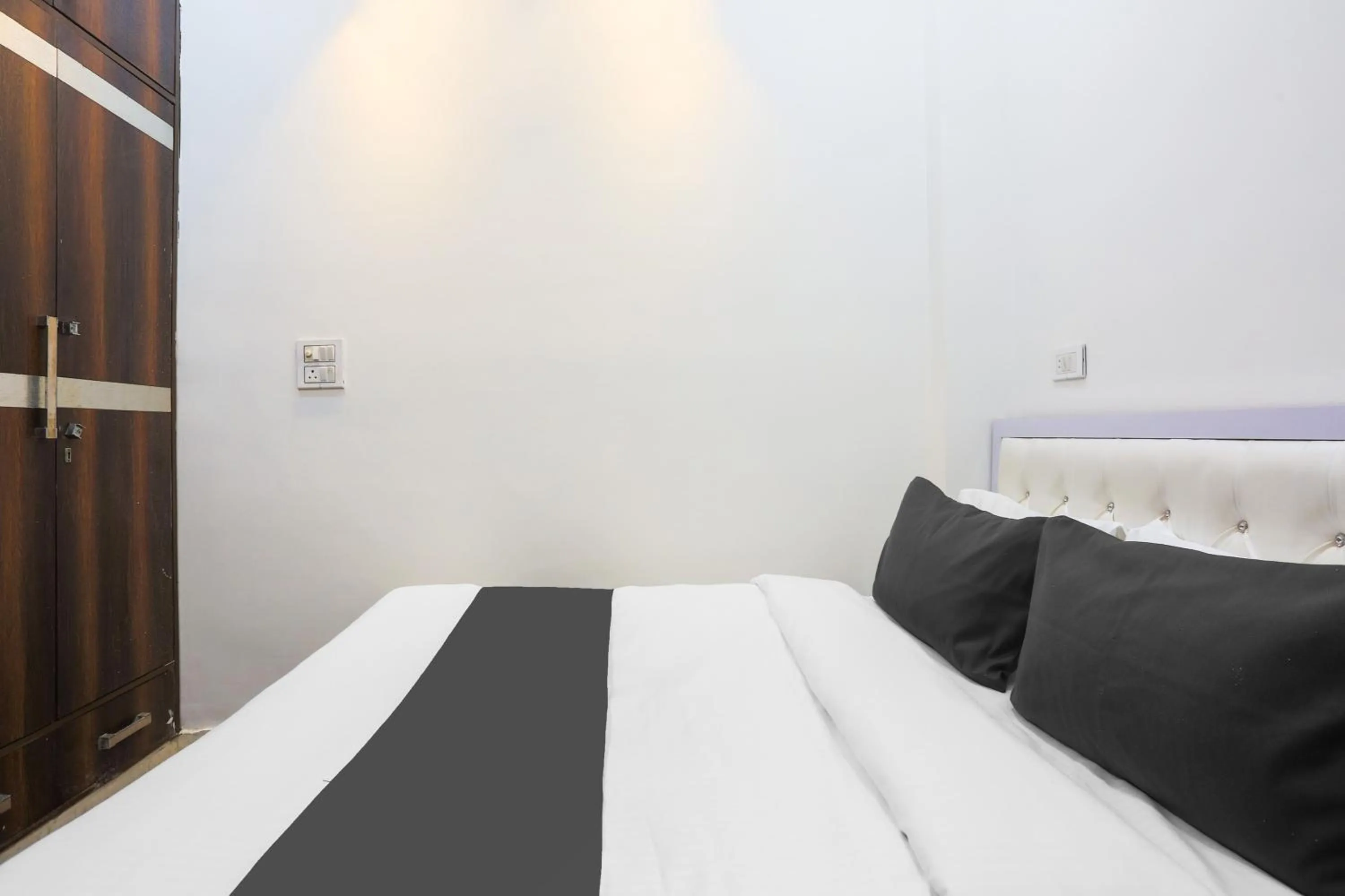 Bedroom in Hotel O Golden Key Rohini