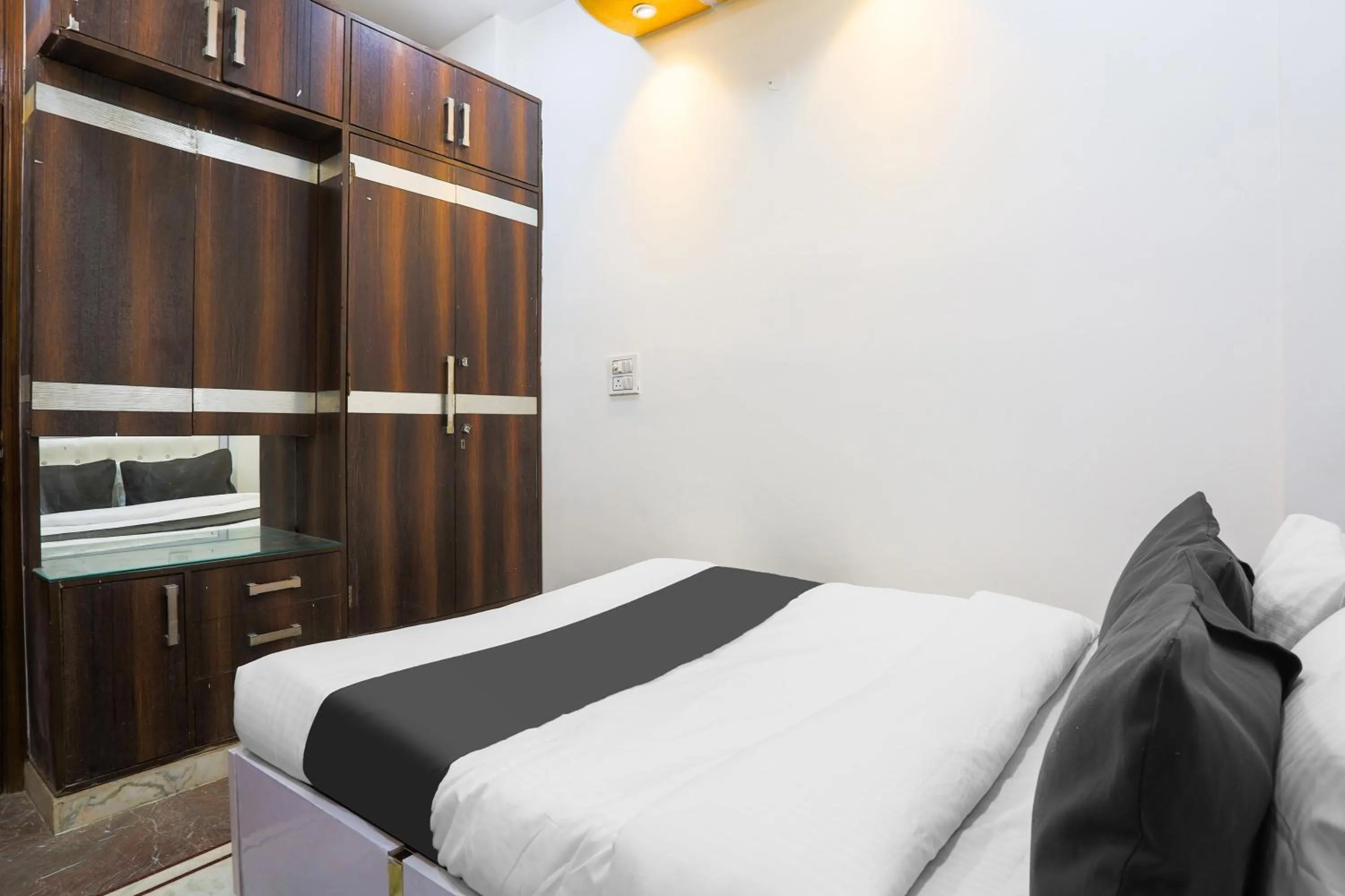 Bedroom in Hotel O Golden Key Rohini