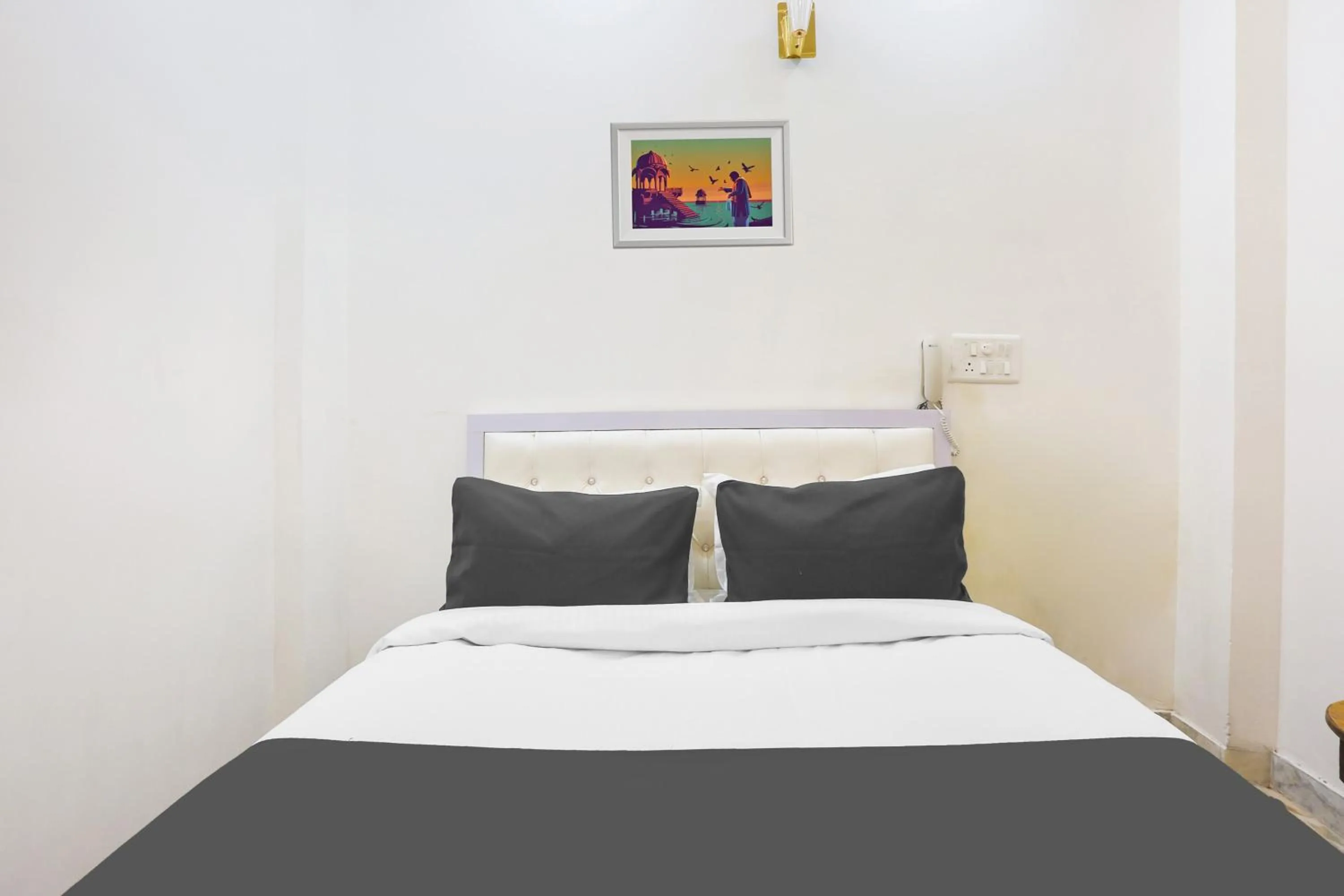 Bedroom in Hotel O Golden Key Rohini