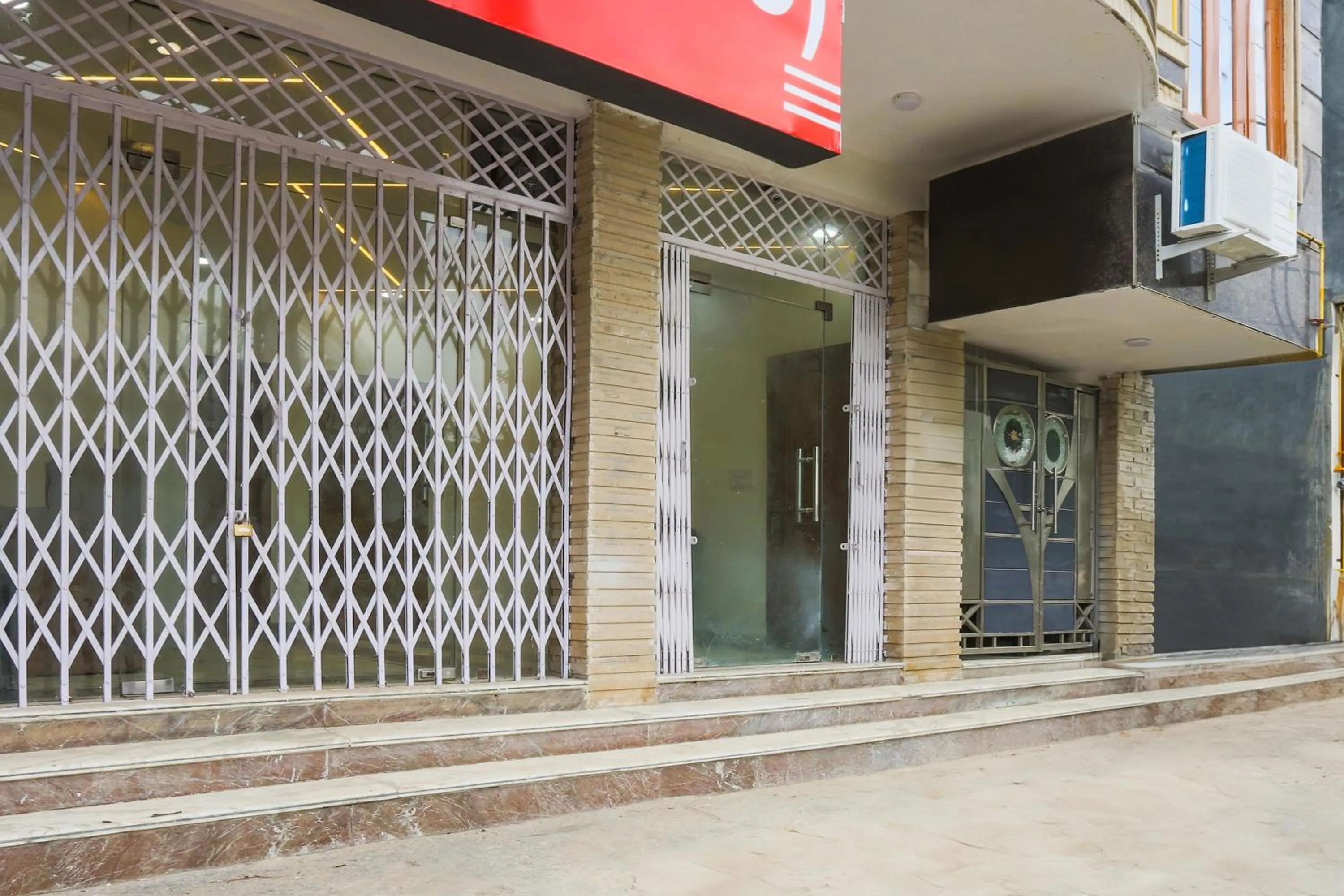 Facade/entrance in Hotel O Golden Key Rohini