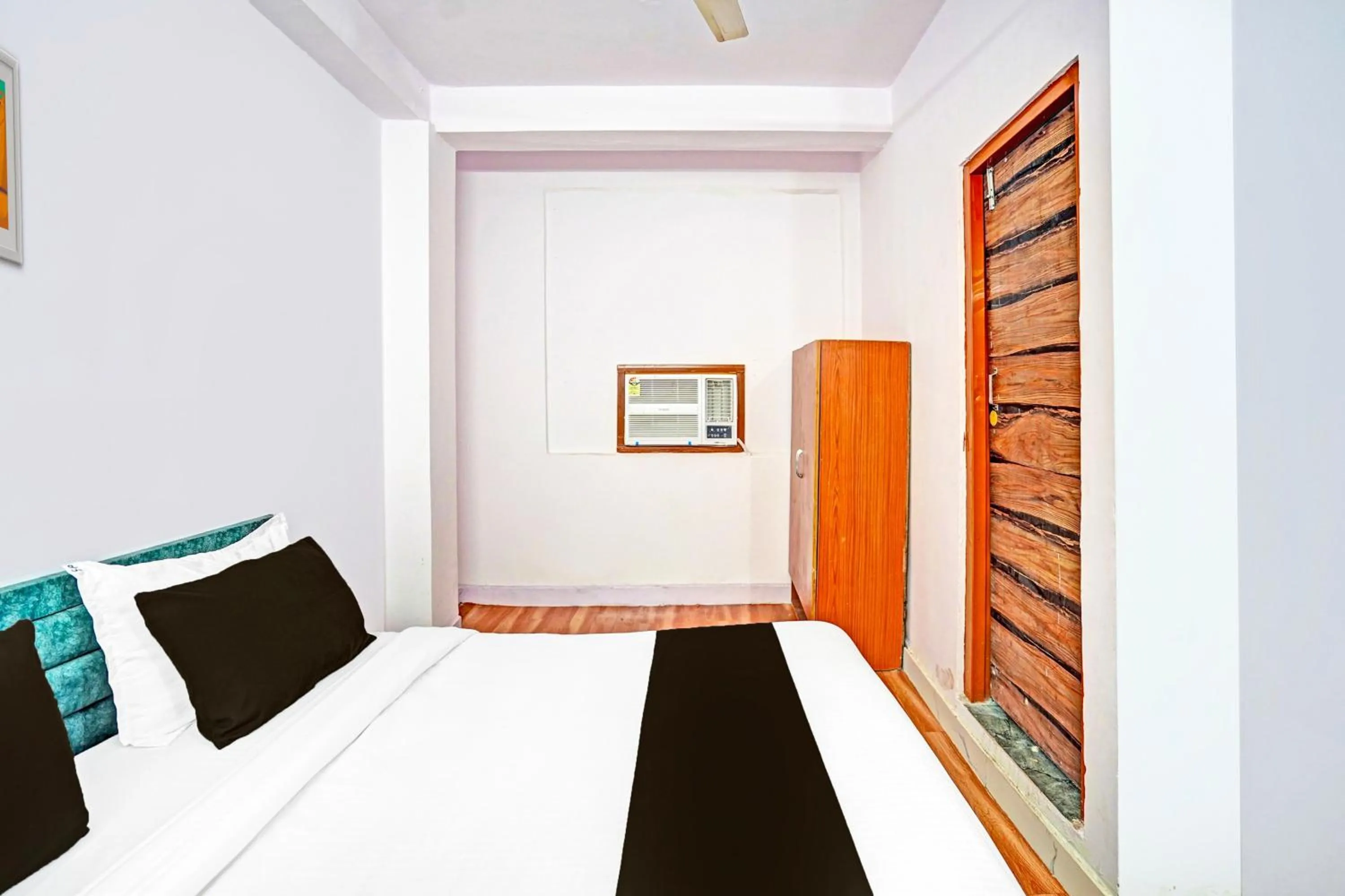 Bedroom in Super Hotel O Pacific Stay