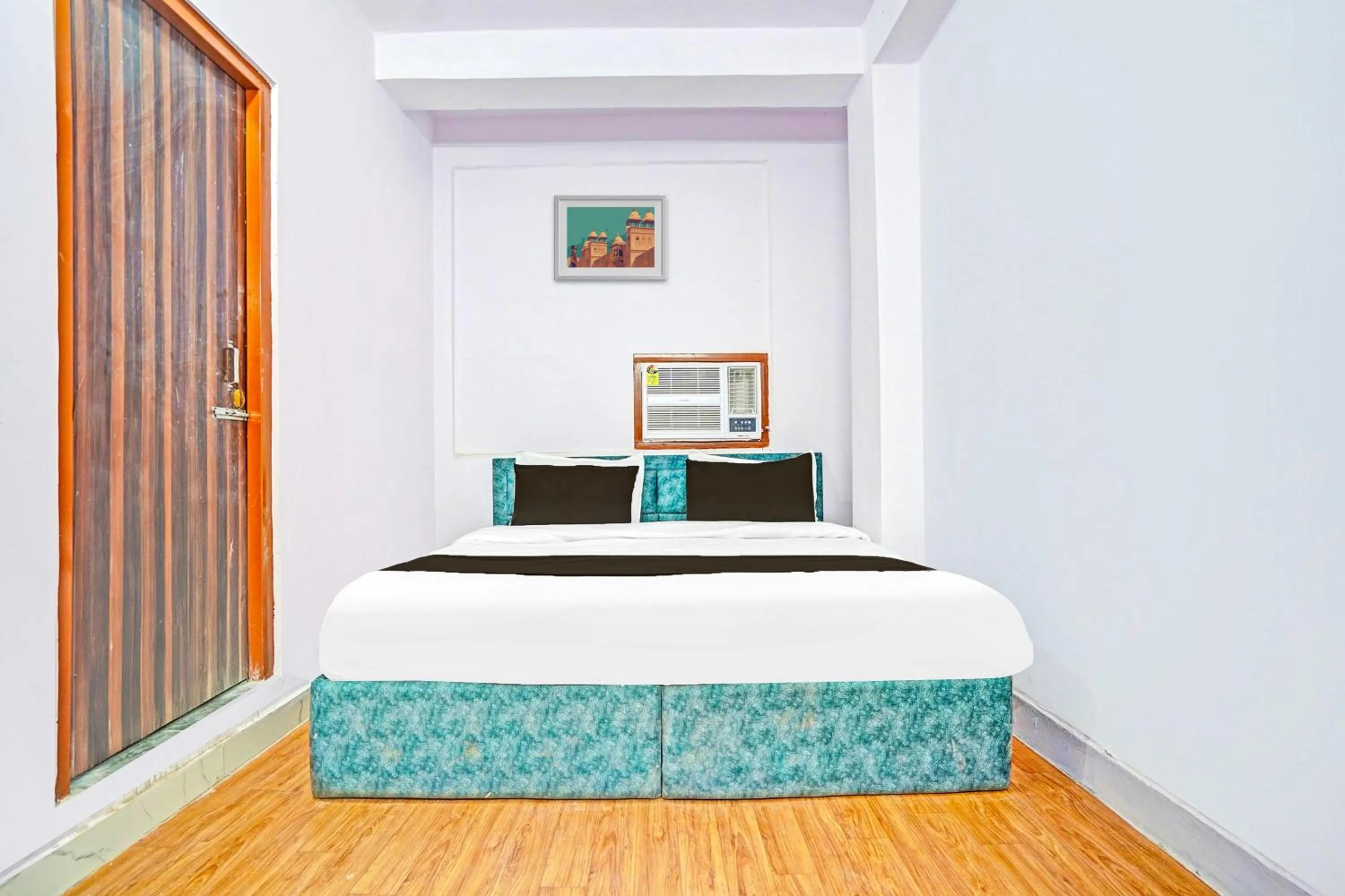 Bedroom in Super Hotel O Pacific Stay