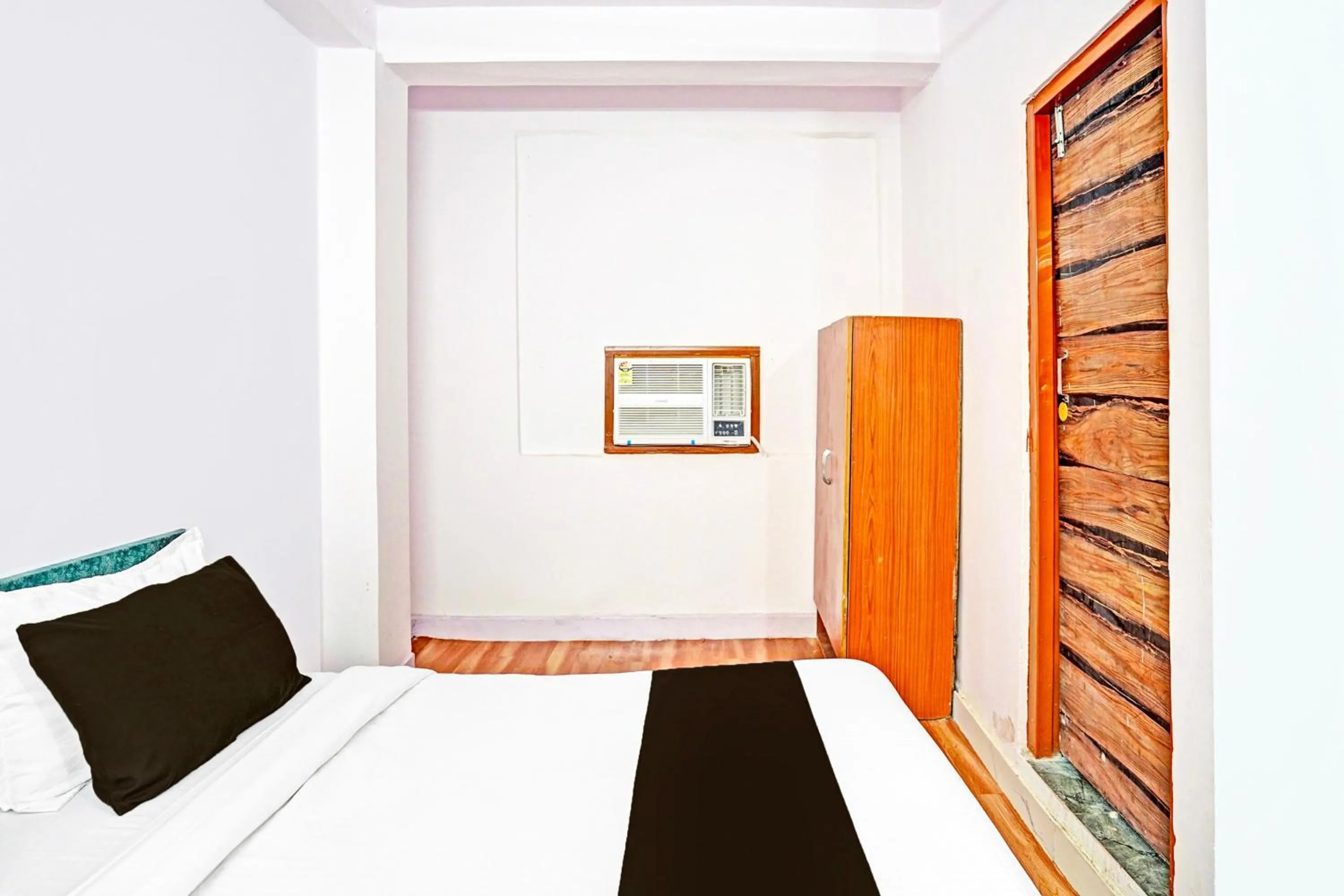 Bedroom in Super Hotel O Pacific Stay