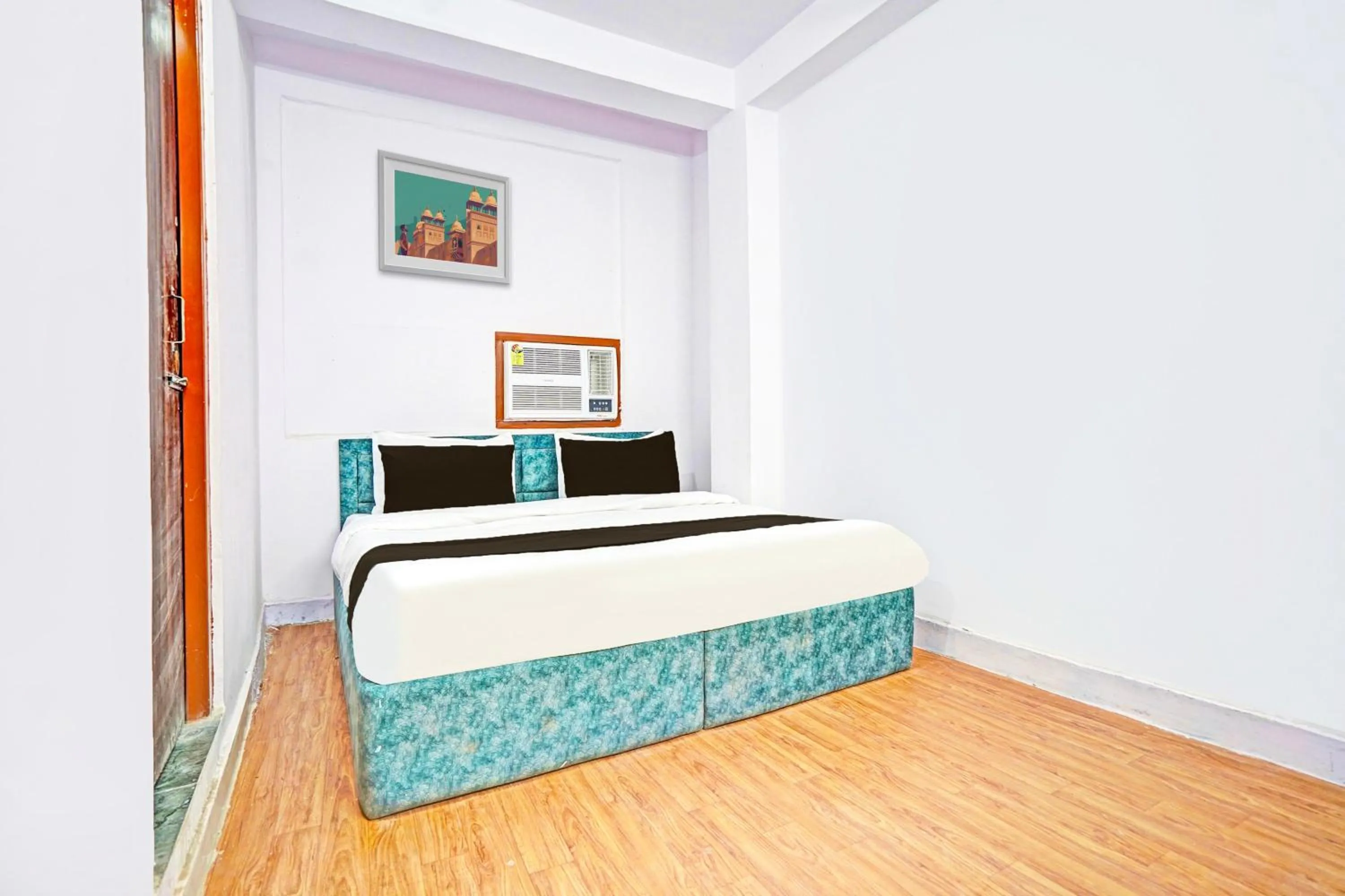 Bedroom in Super Hotel O Pacific Stay