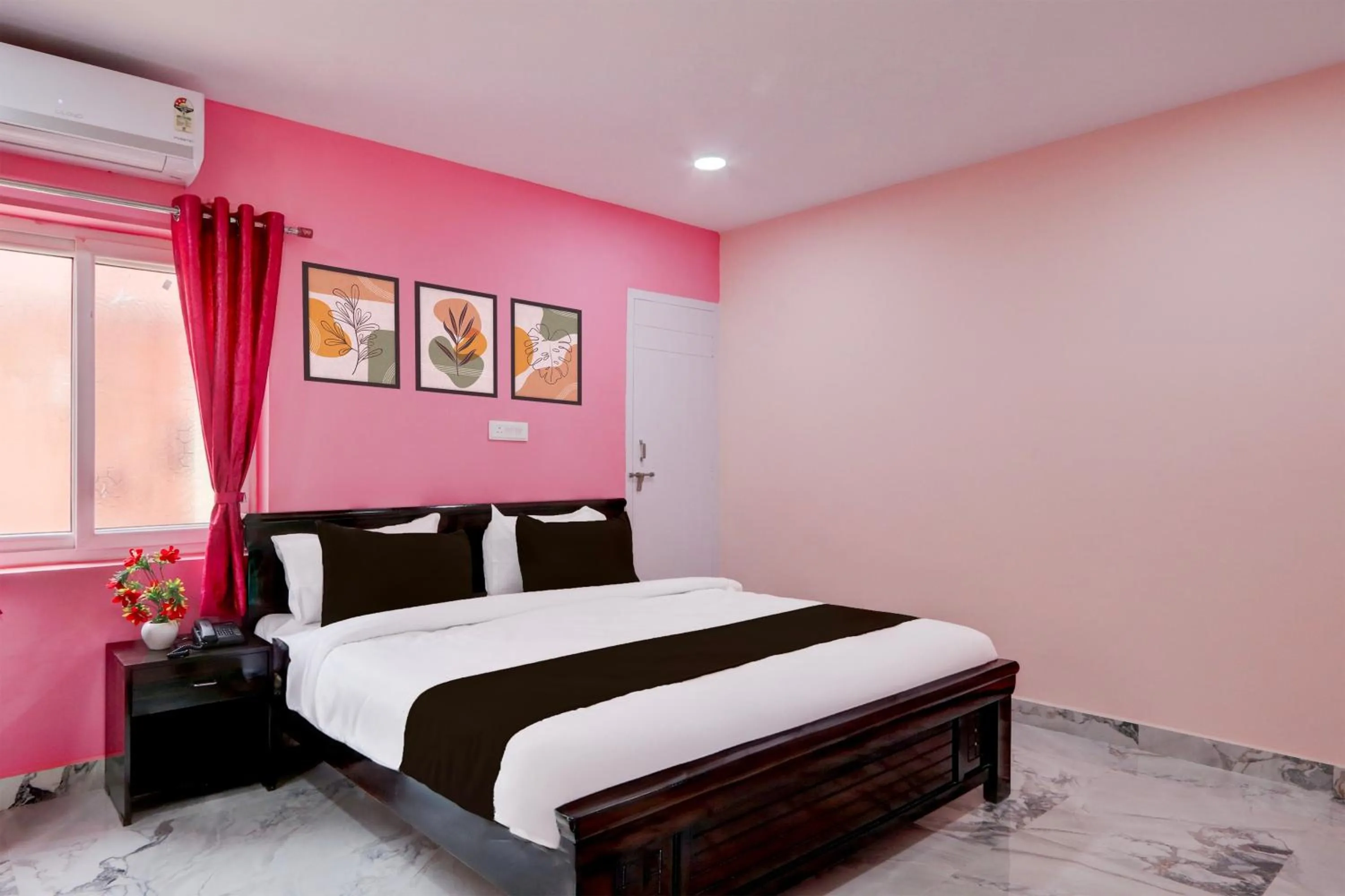 Bedroom, Bed in Hotel O Ss ome inn ultra luxury rooms