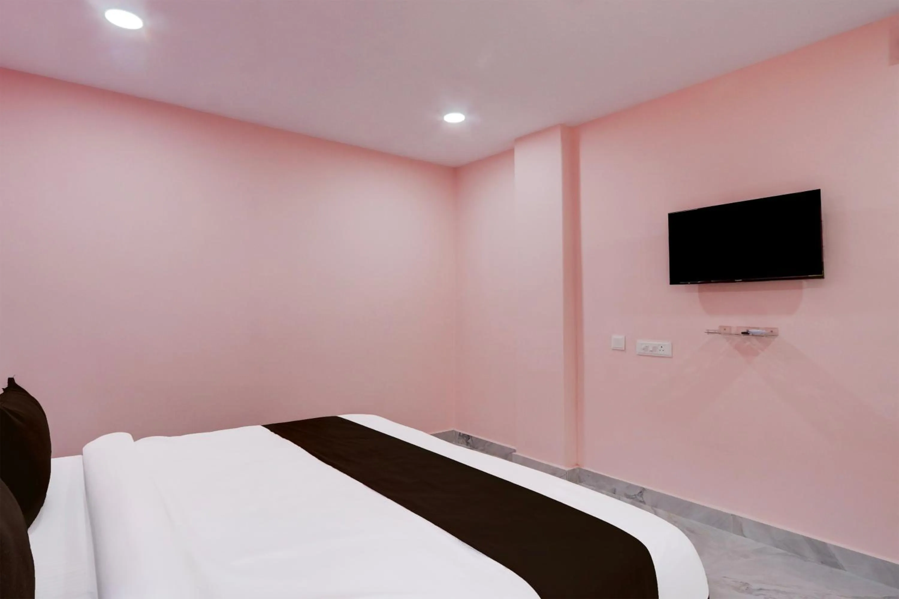 Bedroom, Bed in Hotel O Ss ome inn ultra luxury rooms