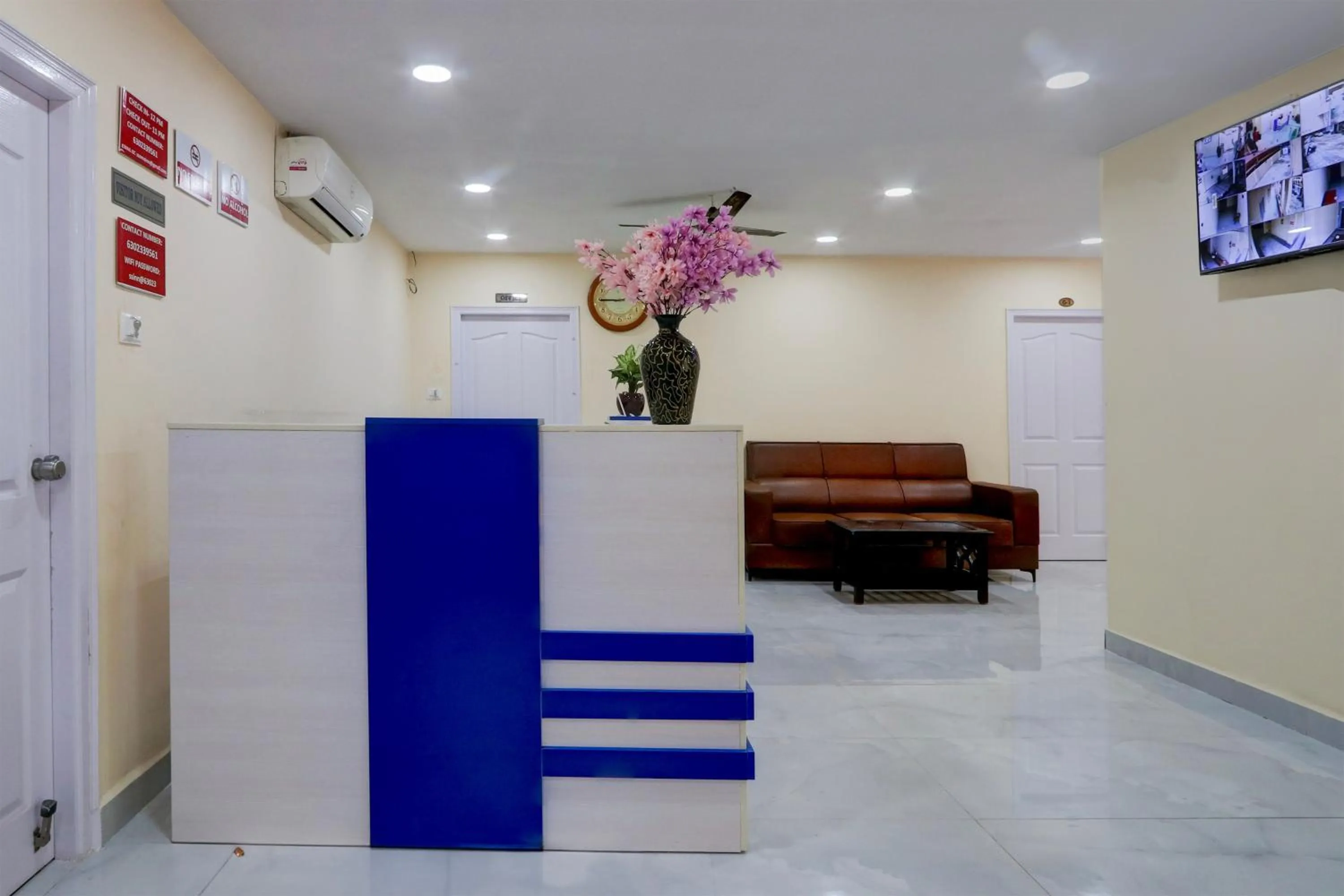 Lobby or reception in Hotel O Ss ome inn ultra luxury rooms