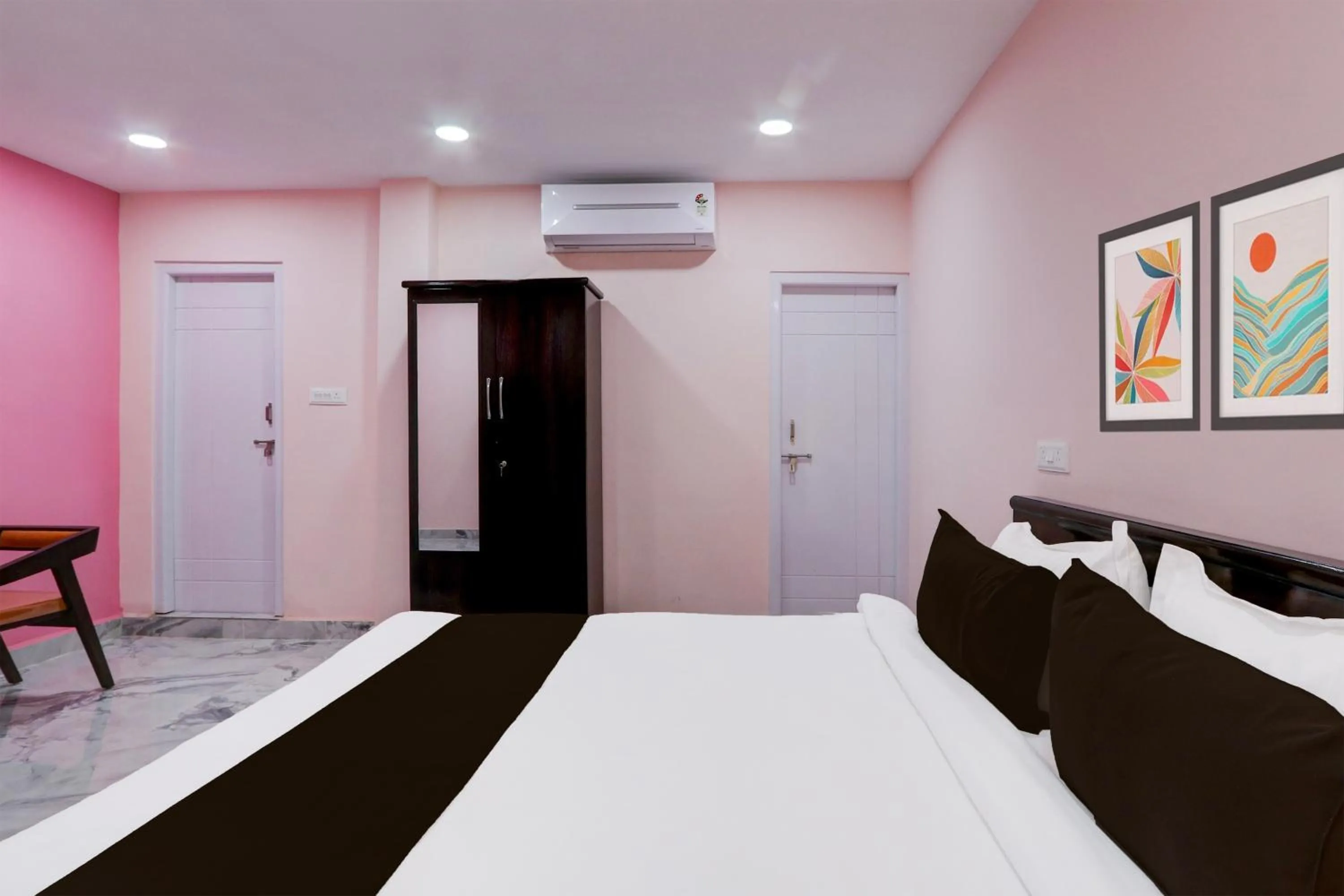 Bedroom, Bed in Super Hotel O Ss ome inn ultra luxury rooms