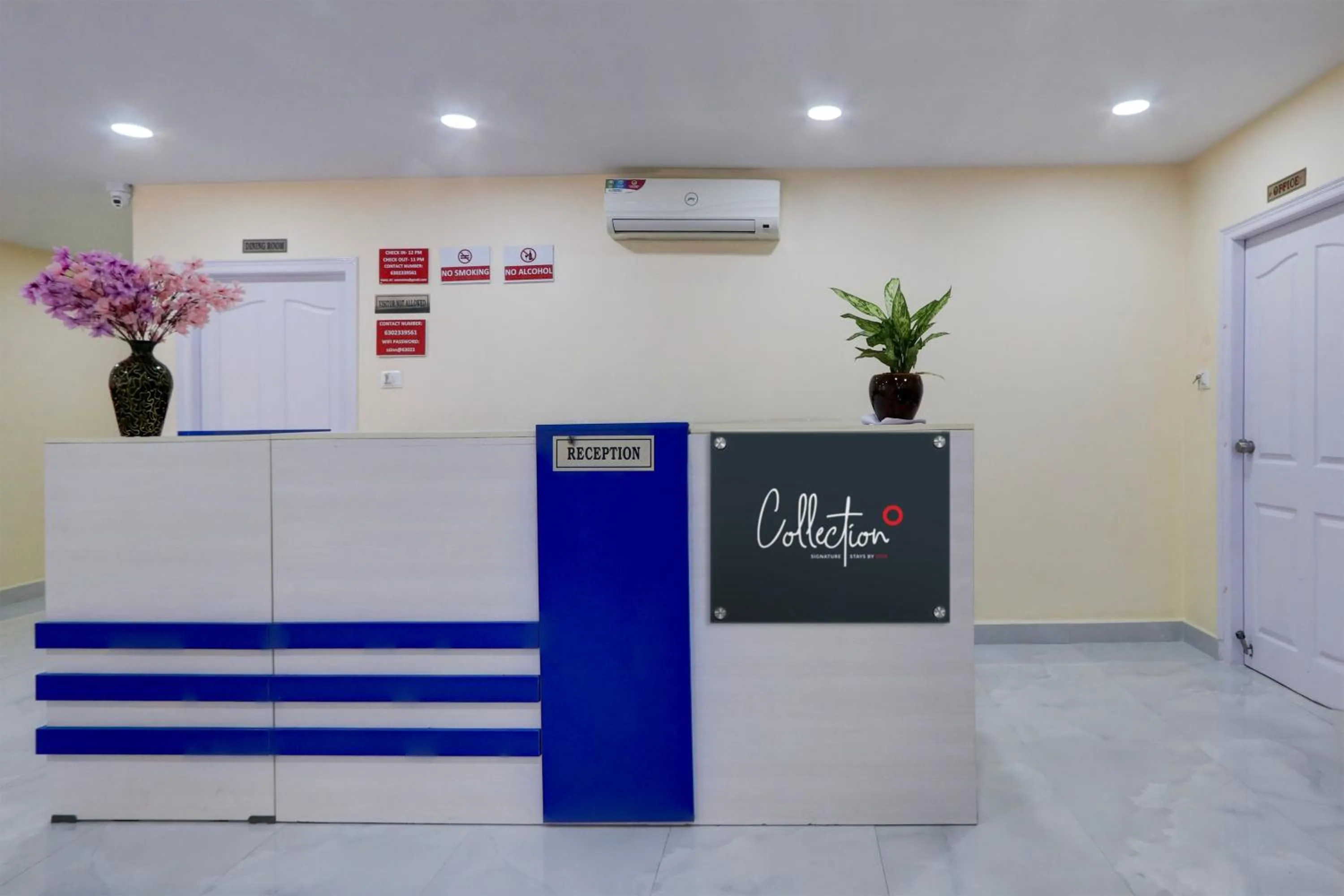 Lobby or reception in Hotel O Ss ome inn ultra luxury rooms